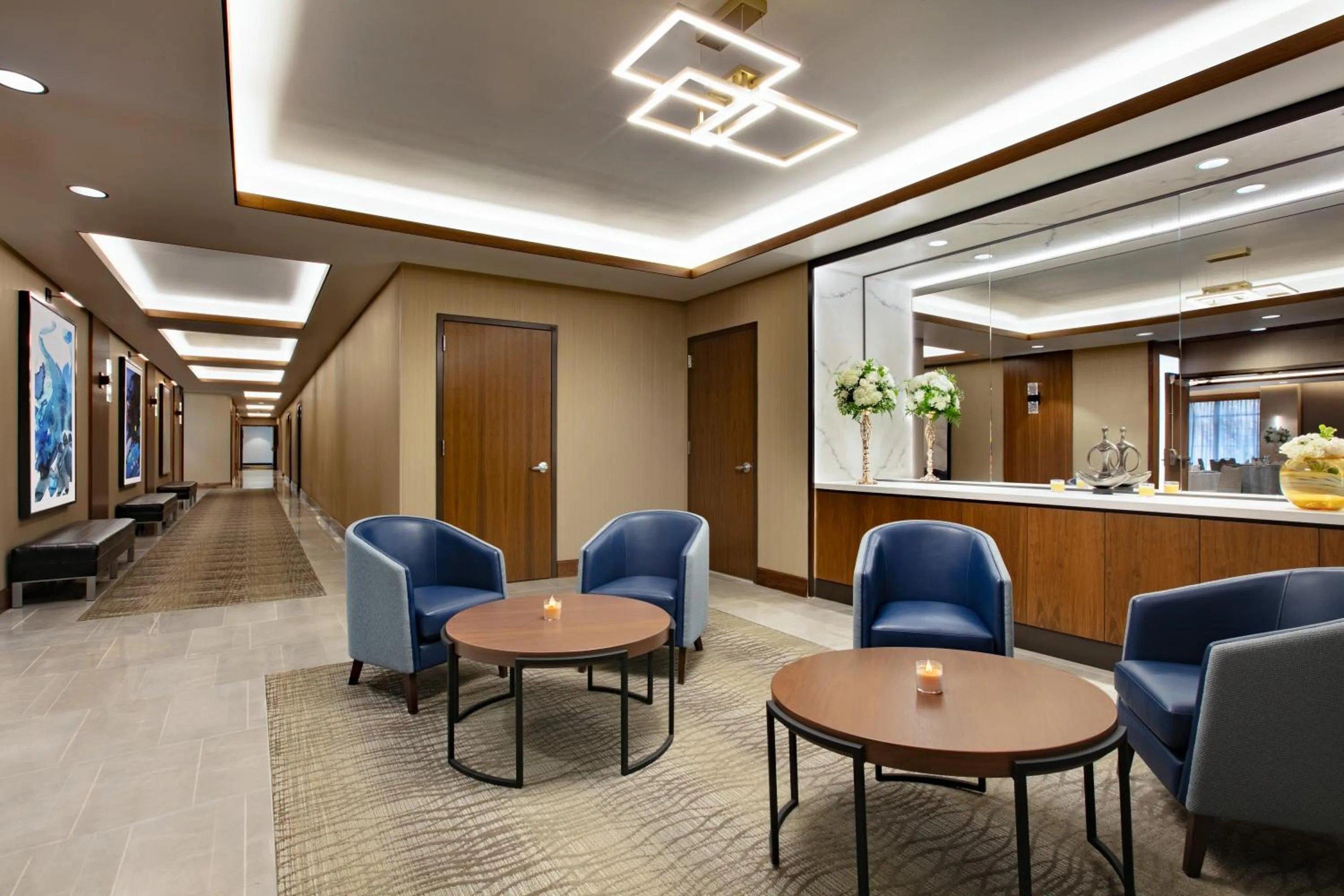 Seating area in Hyatt Place Fort Lee/George Washington Bridge