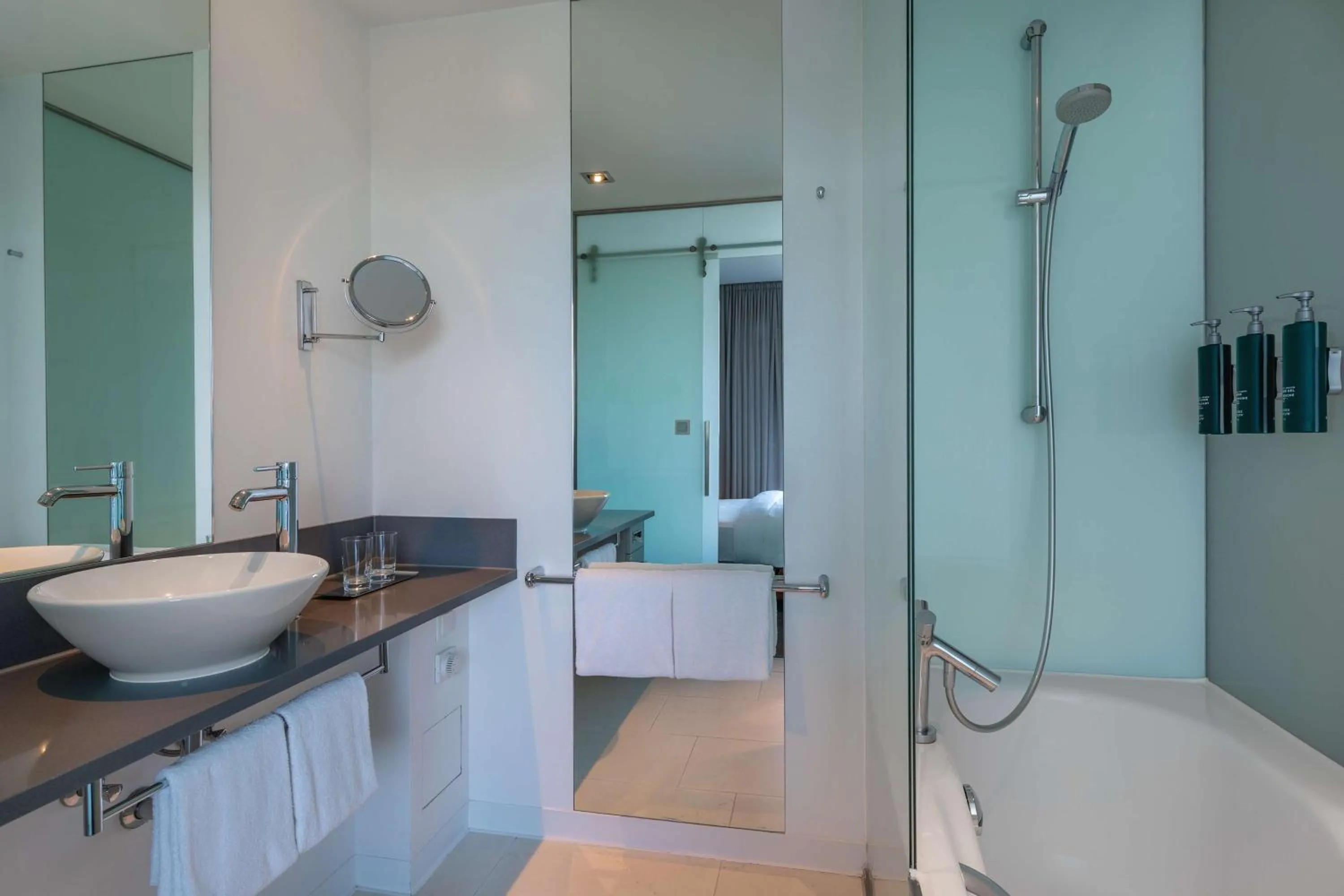 Bathroom in DoubleTree by Hilton Frankfurt Niederrad