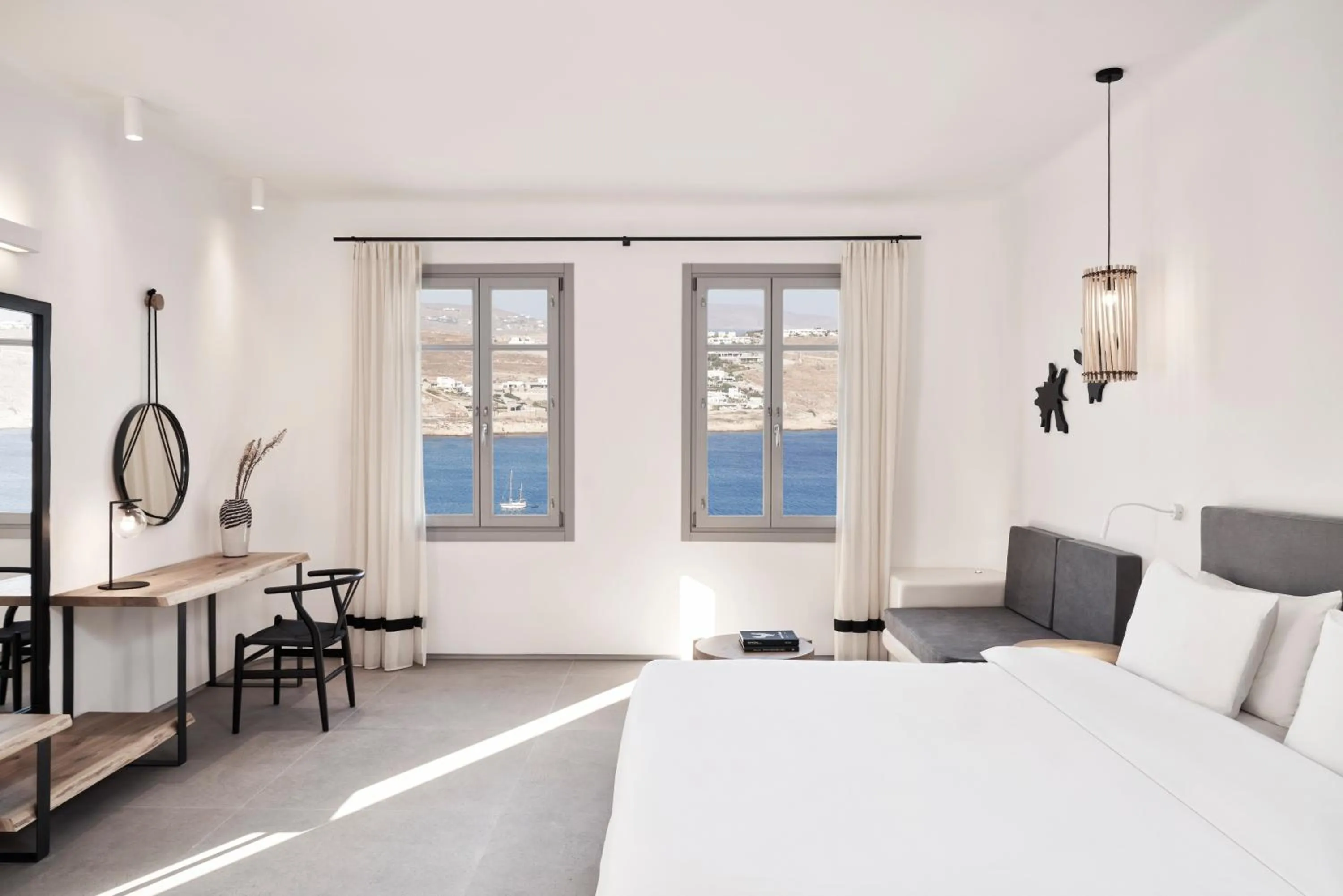 Bedroom, Bed in Radisson Blu Euphoria Resort, Mykonos