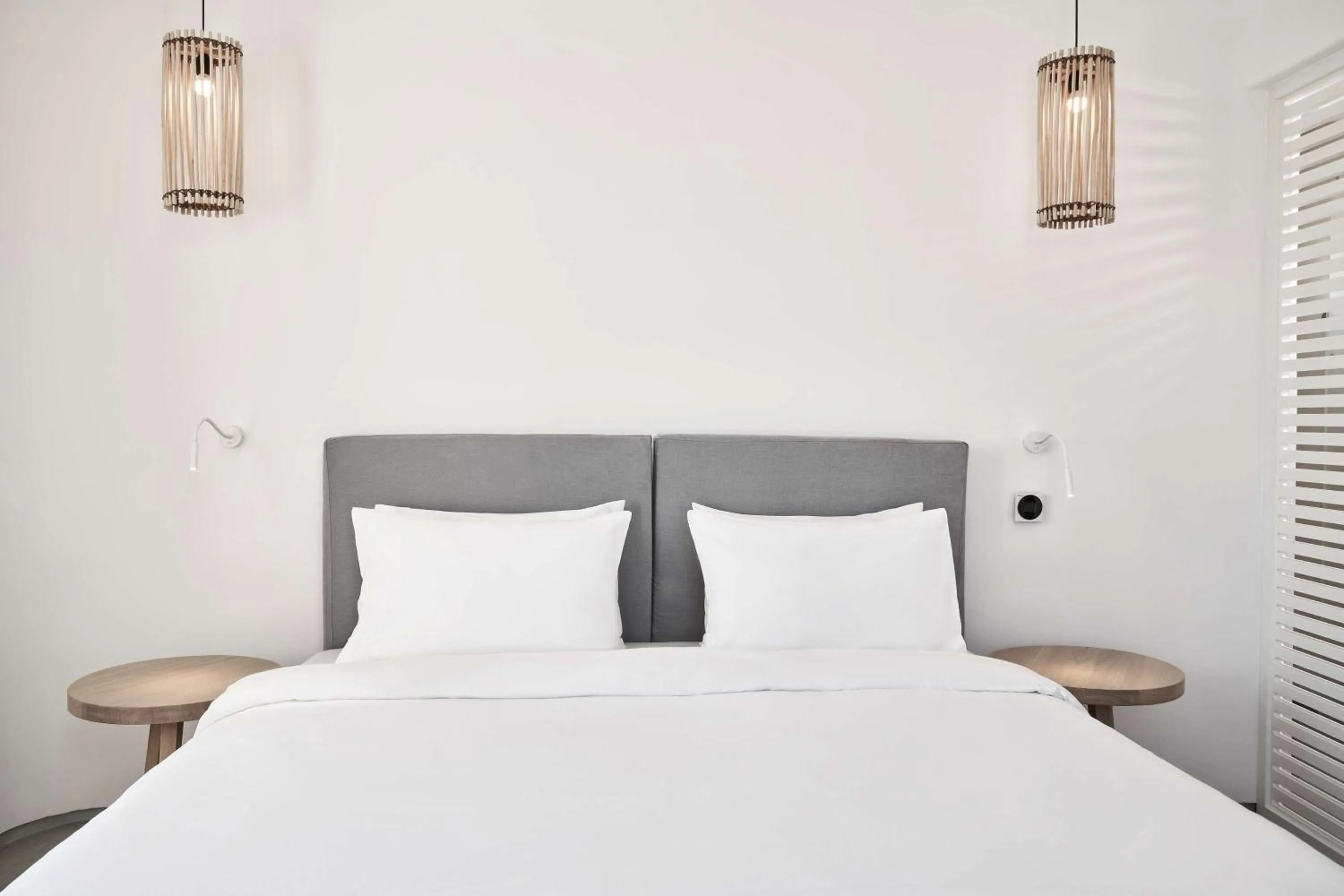 Bedroom, Bed in Radisson Blu Euphoria Resort, Mykonos