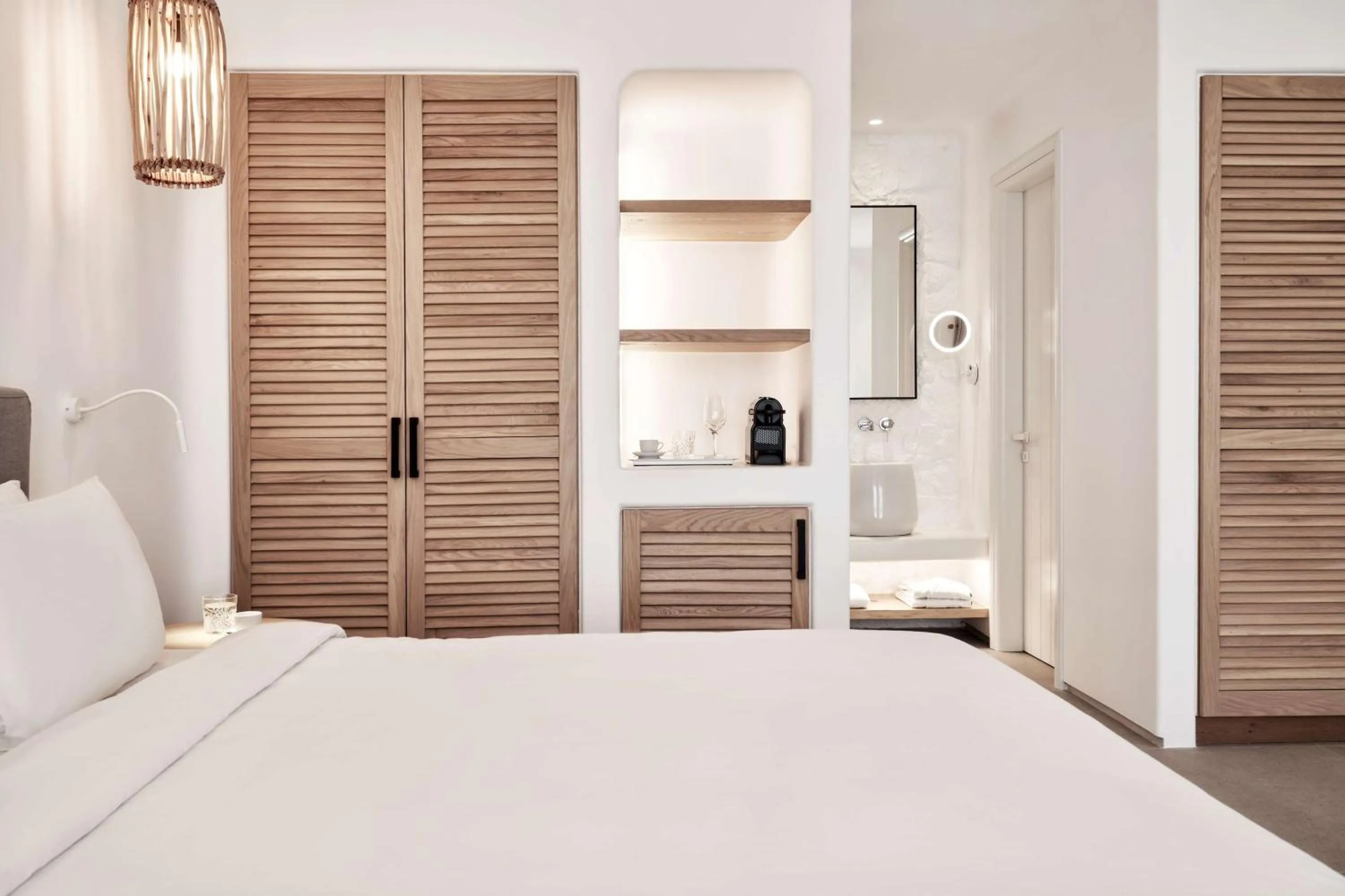 Bedroom, Bed in Radisson Blu Euphoria Resort, Mykonos