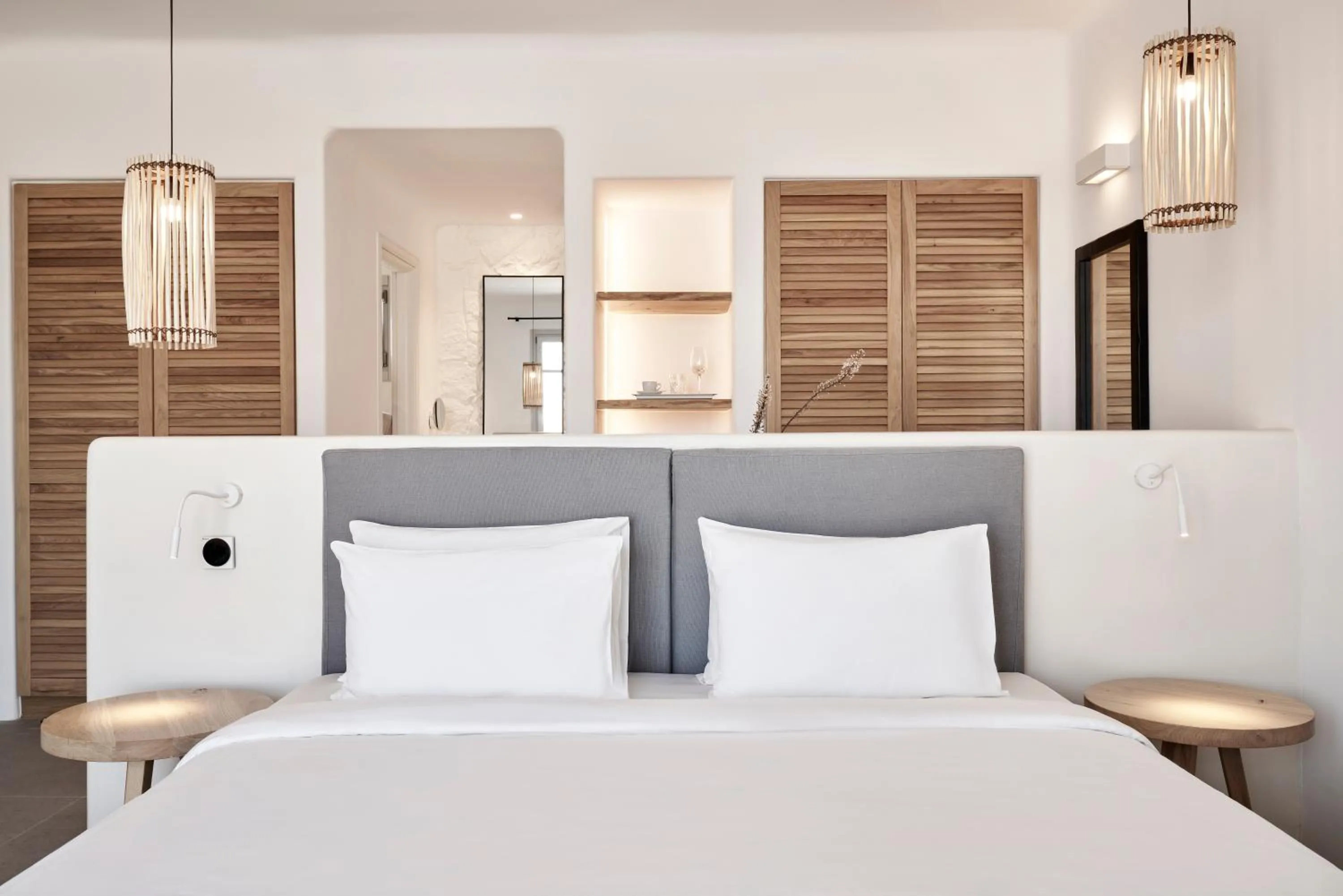 Bedroom, Bed in Radisson Blu Euphoria Resort, Mykonos