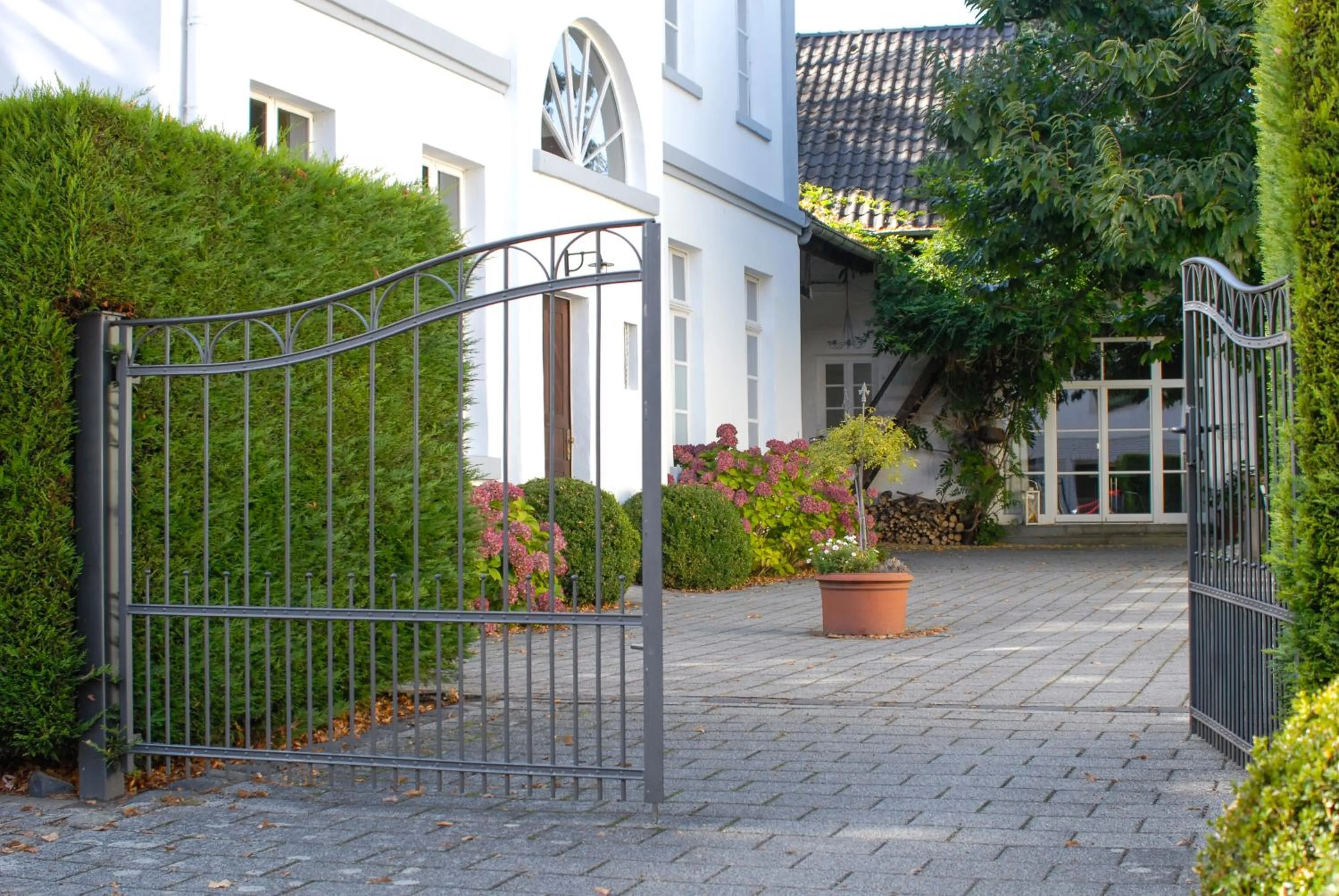 Property building in Hotel ZweiLinden Meckenheim Bonn