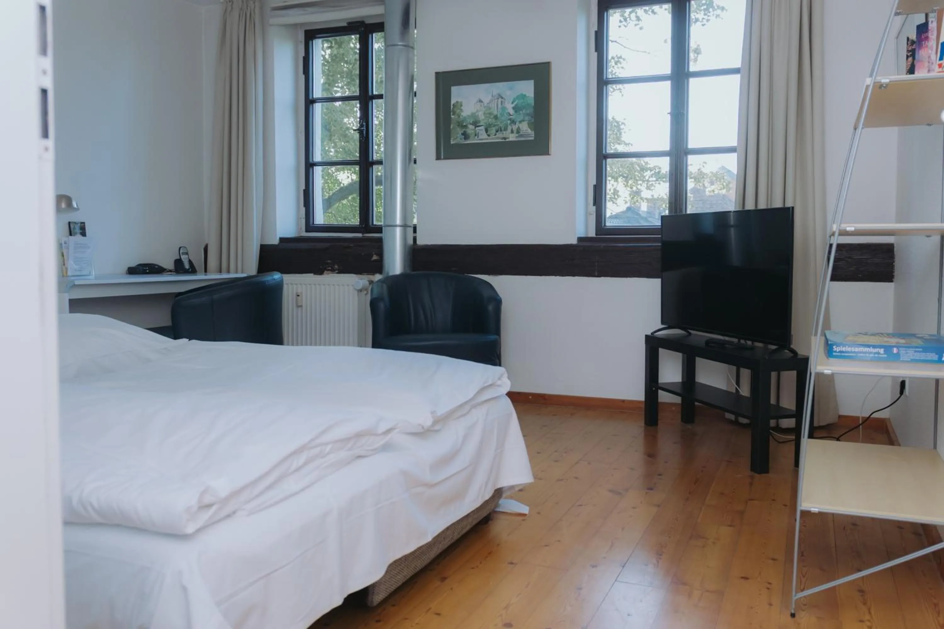 Living room, Bed in Hotel ZweiLinden Meckenheim Bonn