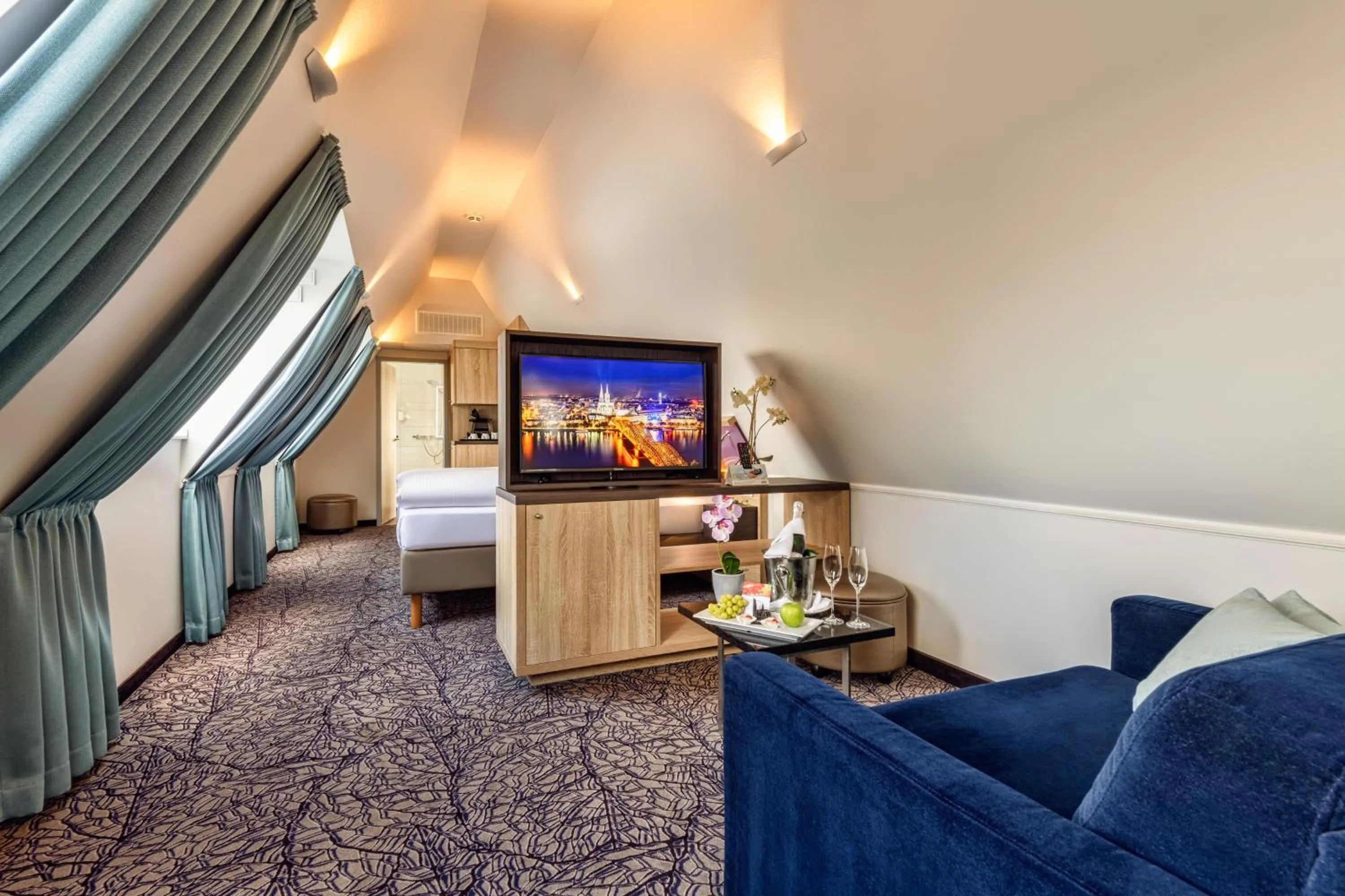 TV and multimedia, Bed in CityClass Hotel Alter Markt