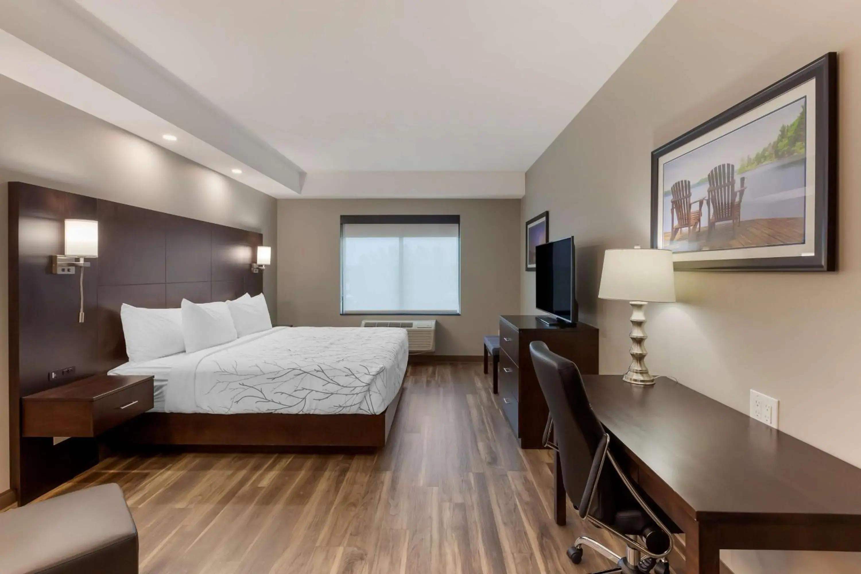 King Room with Mobility Accessible Tub in Best Western Premier Northwood Hotel King Room with Mobility Accessible Tub in Best Western Premier Northwood Hotel