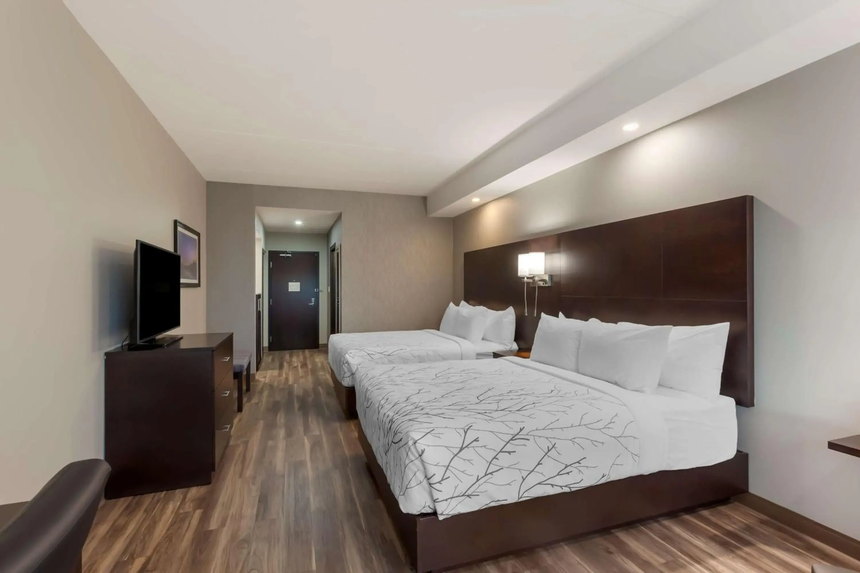 Queen Room with Two Queen Beds and Bath Tub - Disability Access in Best Western Premier Northwood Hotel Queen Room with Two Queen Beds and Bath Tub - Disability Access in Best Western Premier Northwood Hotel