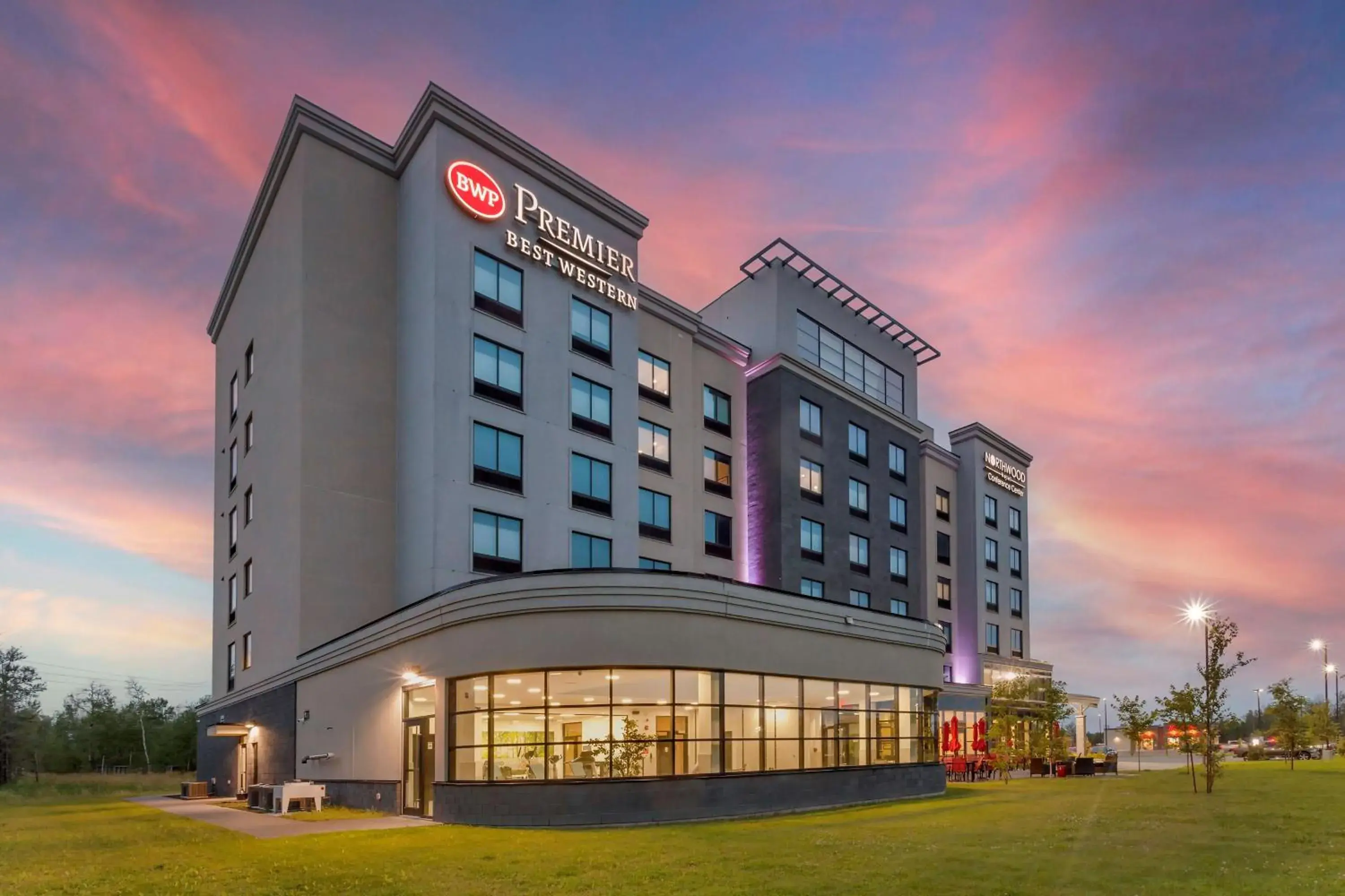 Property building in Best Western Premier Northwood Hotel Property building in Best Western Premier Northwood Hotel