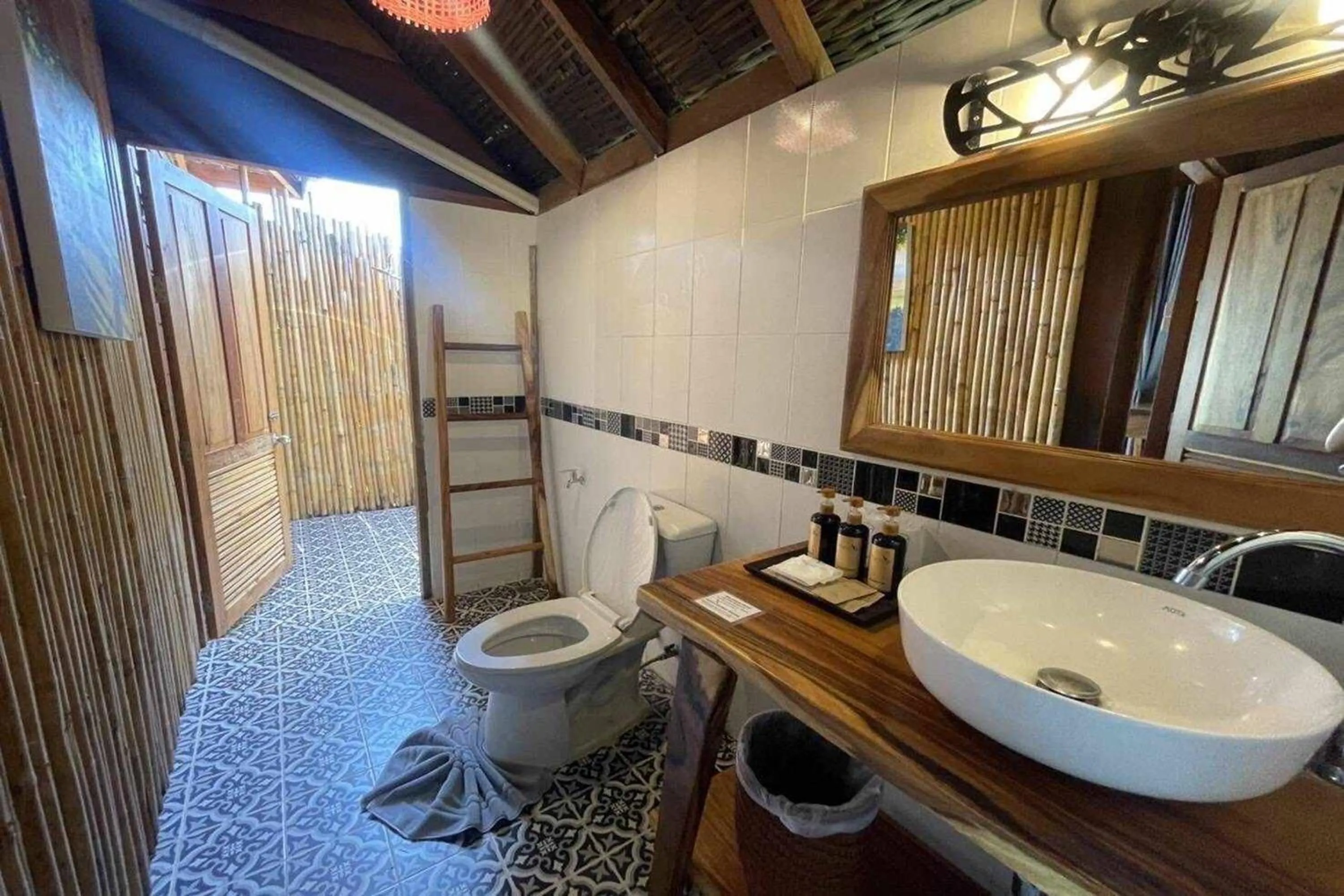 Shower in Tongna Cottage Natural Resort