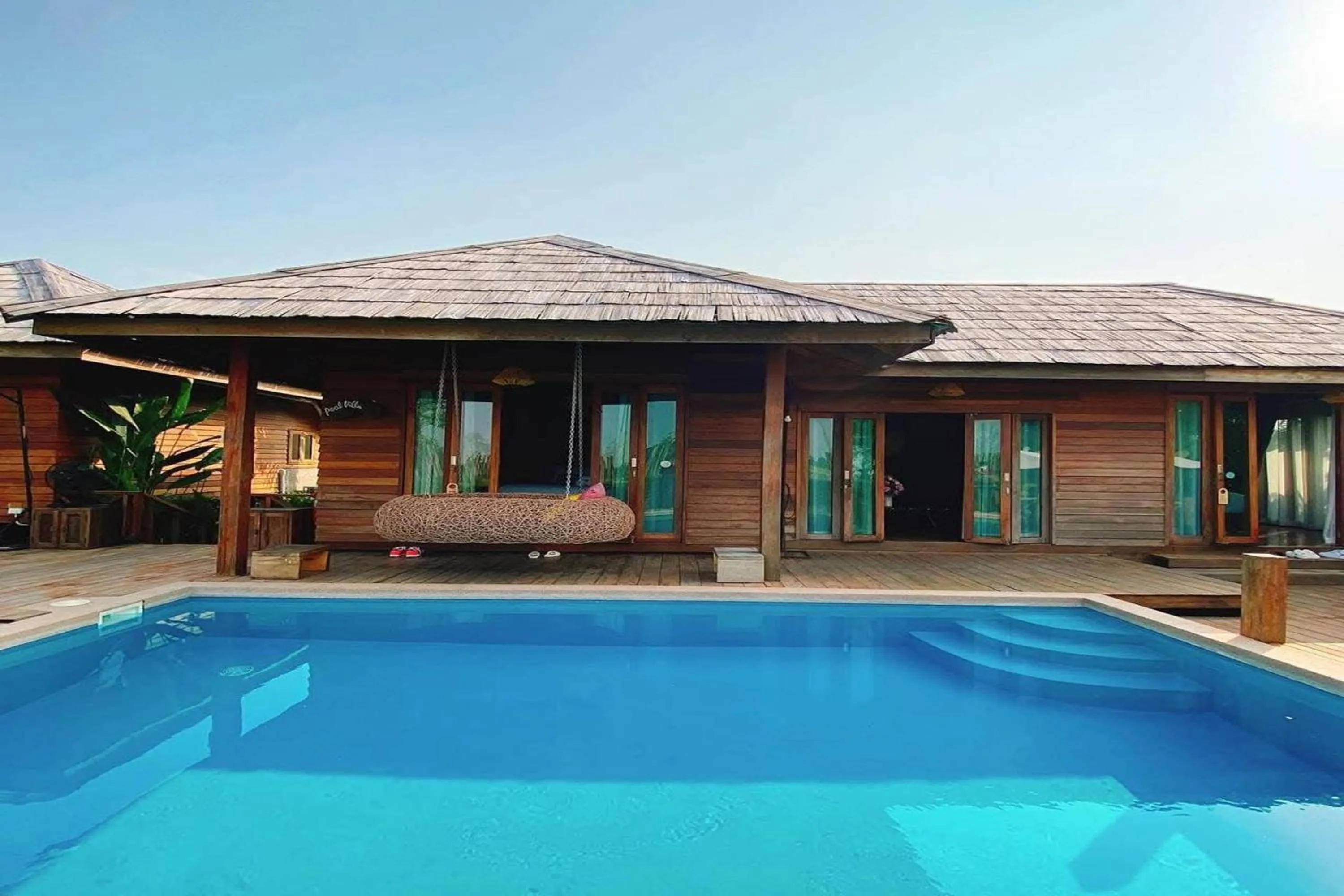 Swimming pool in Tongna Cottage Natural Resort