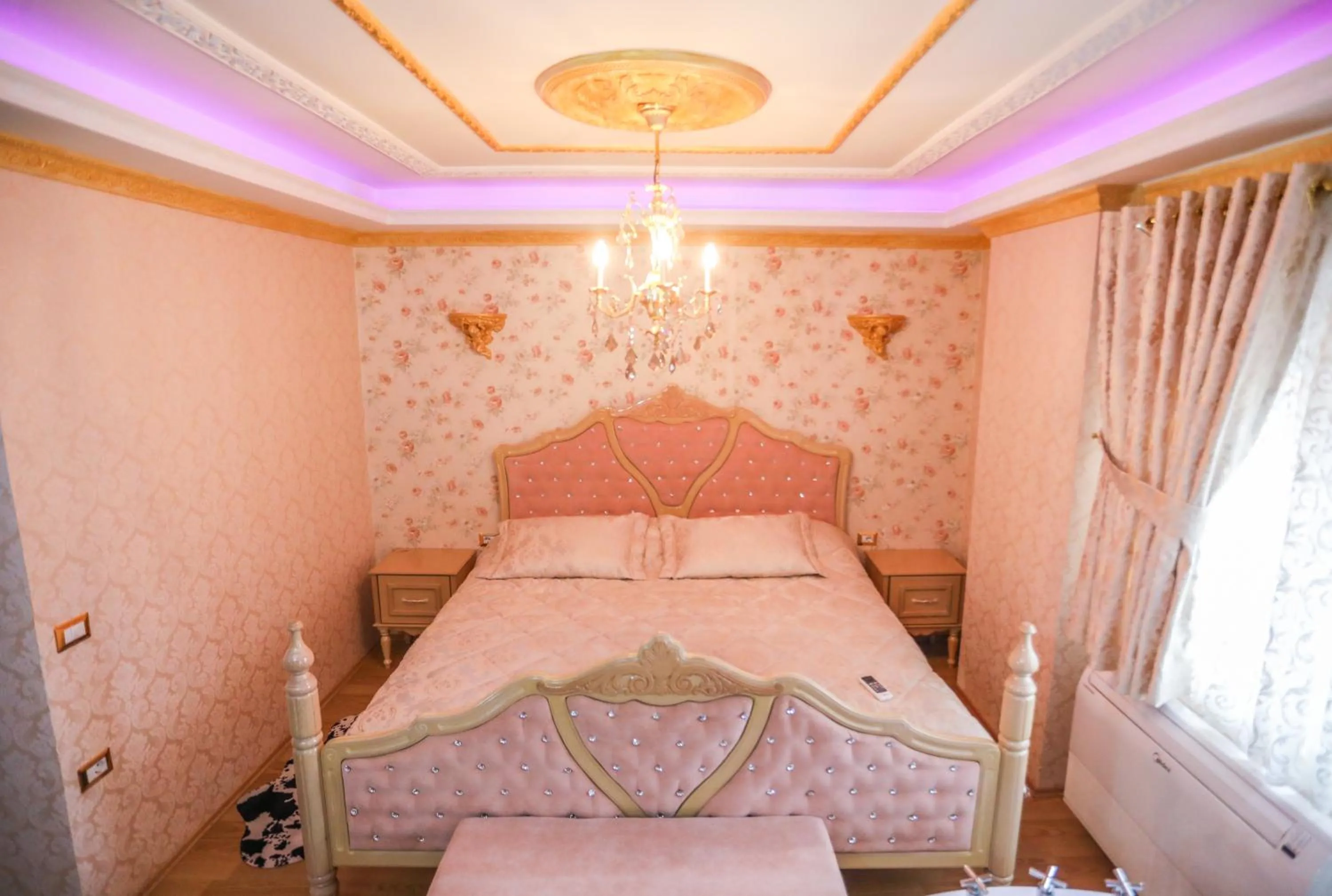 Bed in Luxurious Apartment Lake View Pogradec