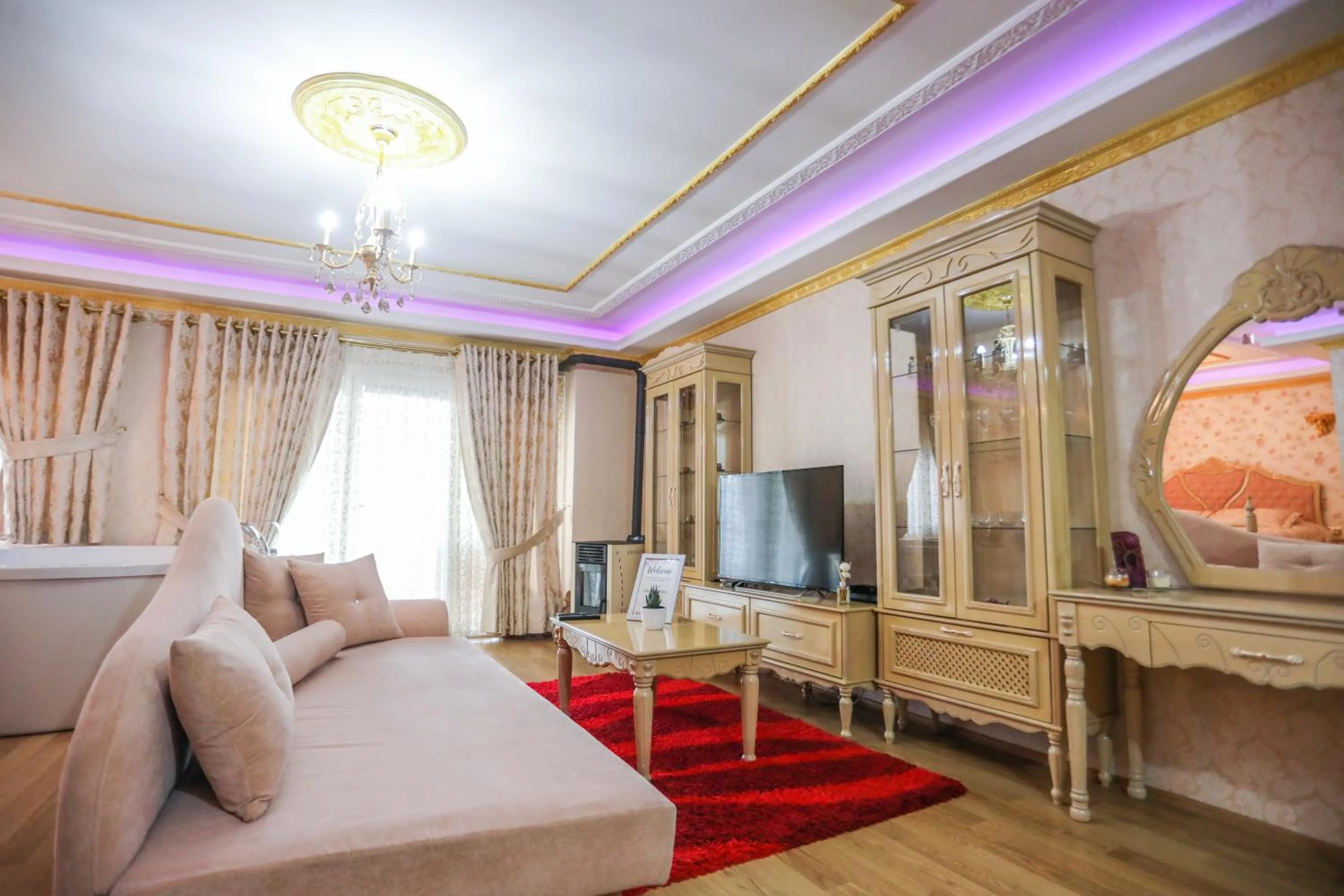 Communal lounge/ TV room, Bed in Luxurious Apartment Lake View Pogradec