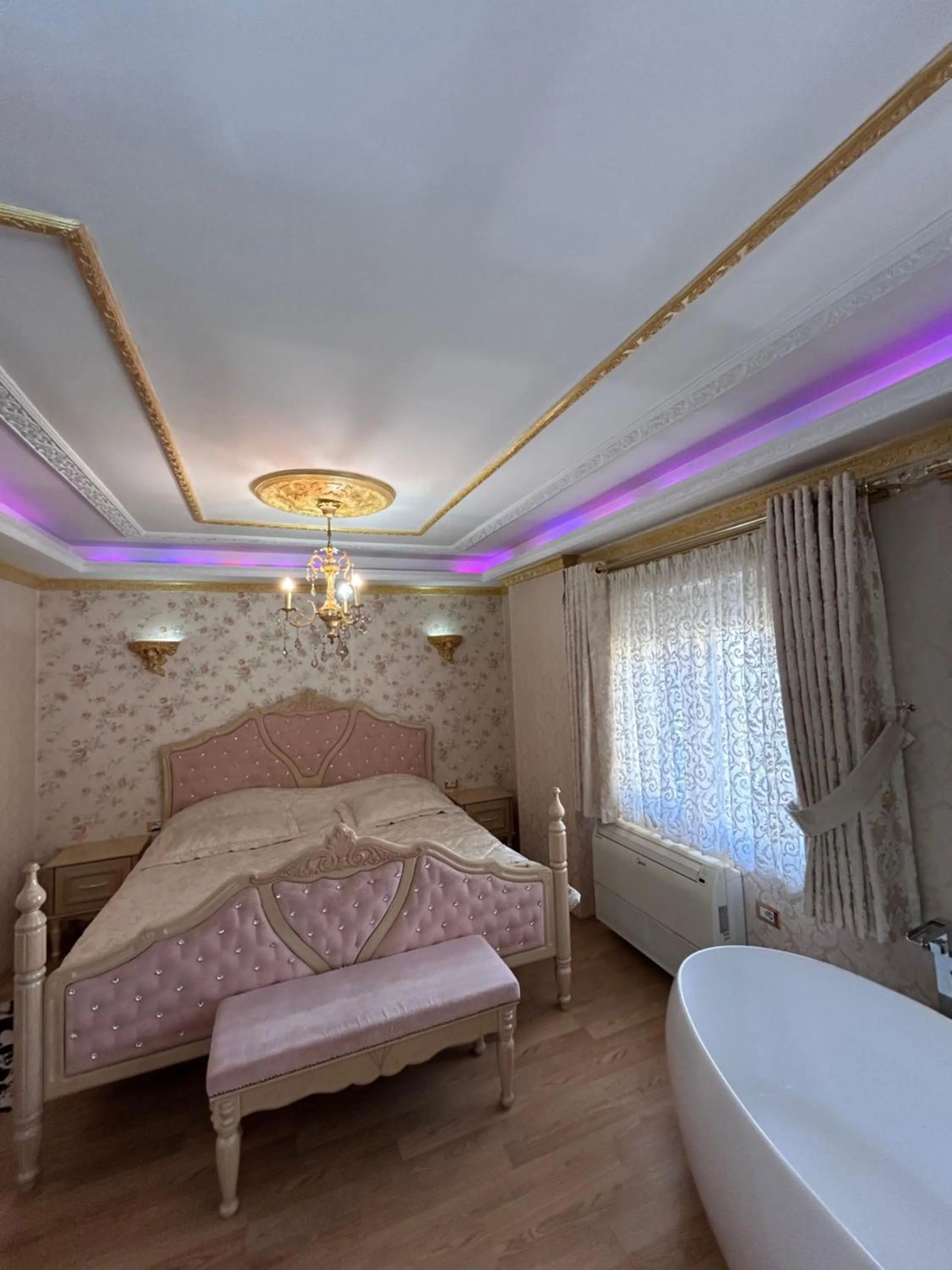 Bed in Luxurious Apartment Lake View Pogradec