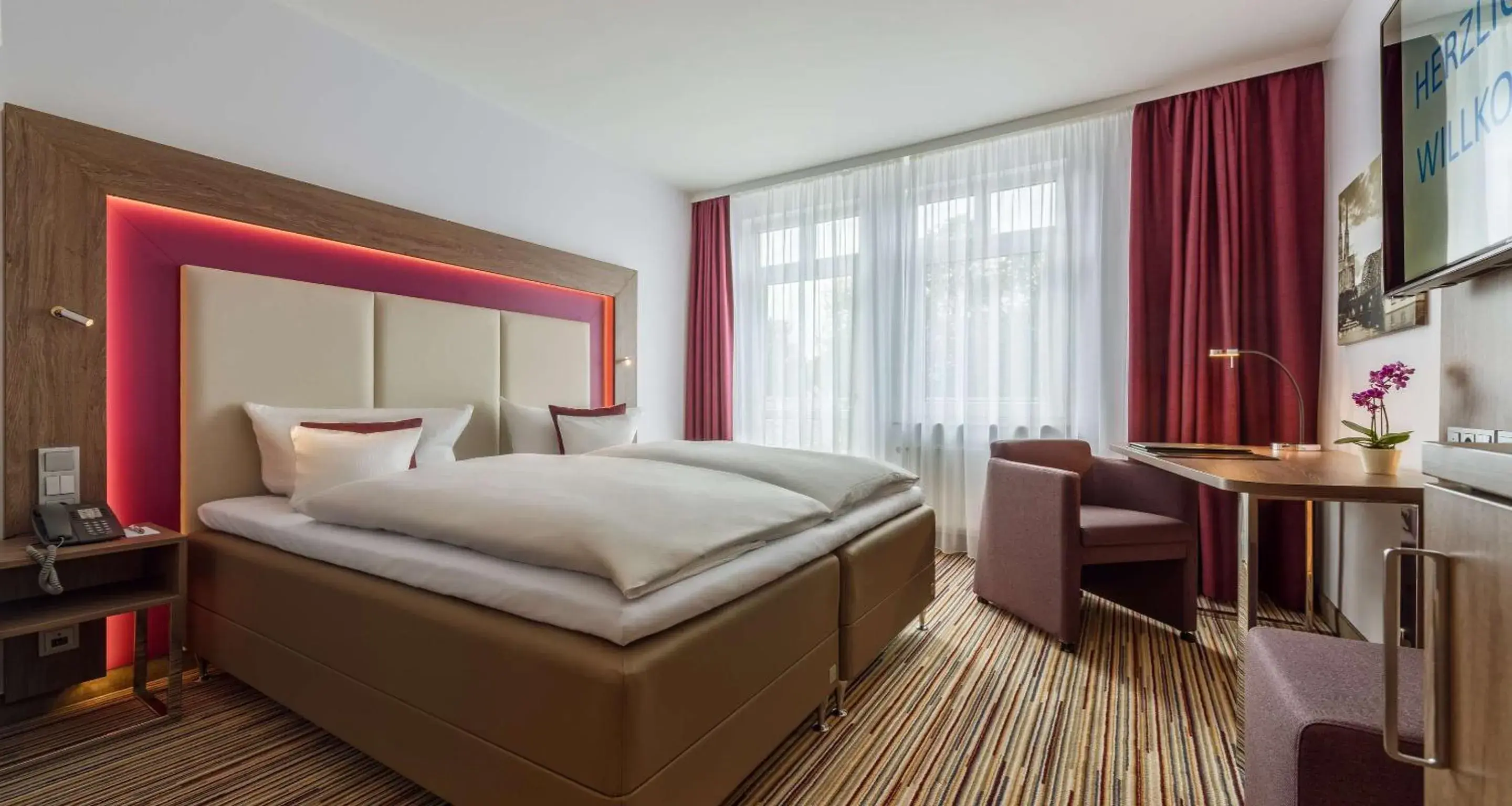 Bedroom, Bed in Best Western Plus Hotel Stadtquartier Haan Bedroom, Bed in Best Western Plus Hotel Stadtquartier Haan