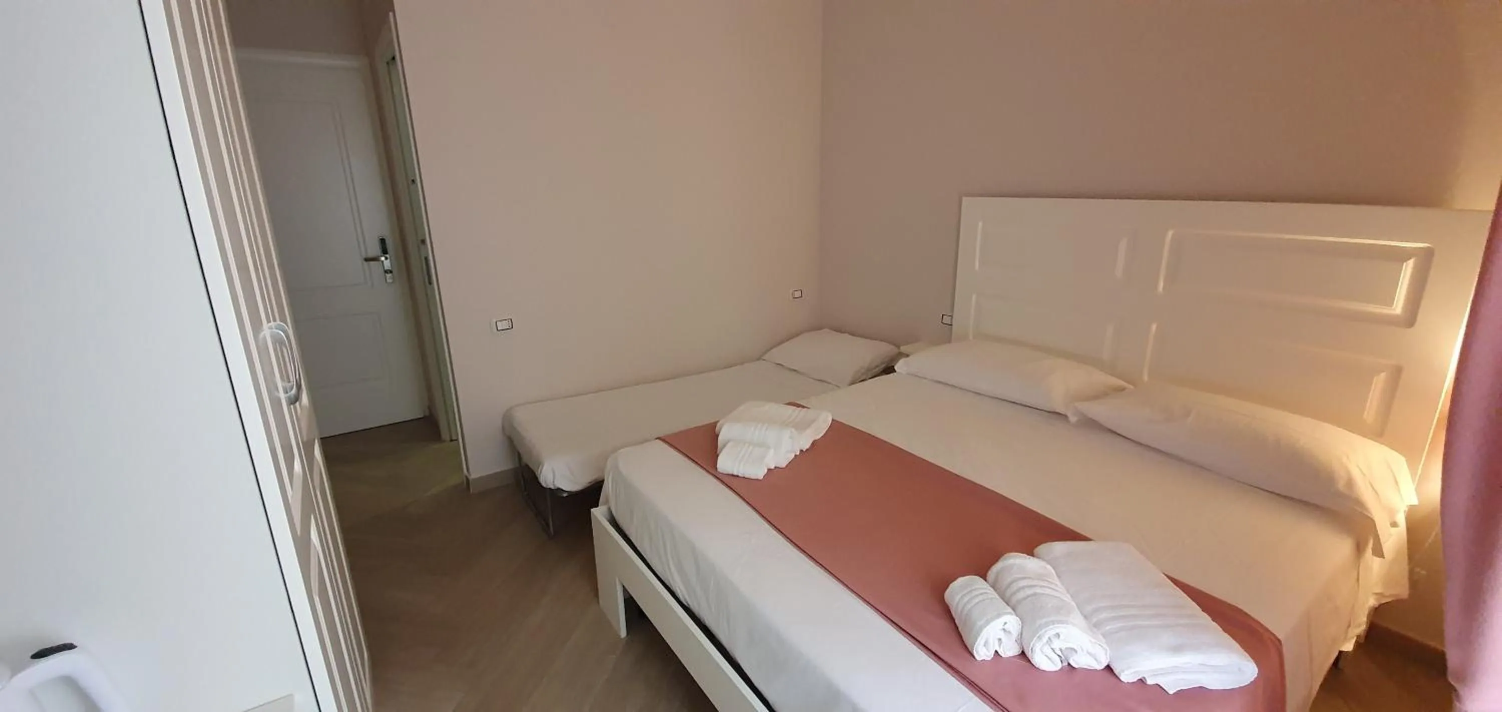 Photo of the whole room, Bed in Dimora Costantino