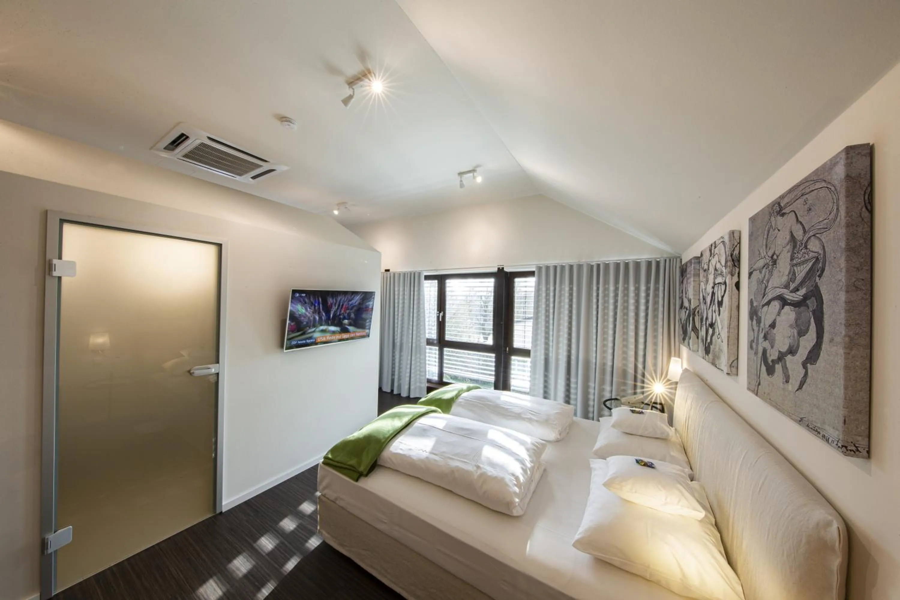 Photo of the whole room, Bed in Mintrops Land Hotel Burgaltendorf