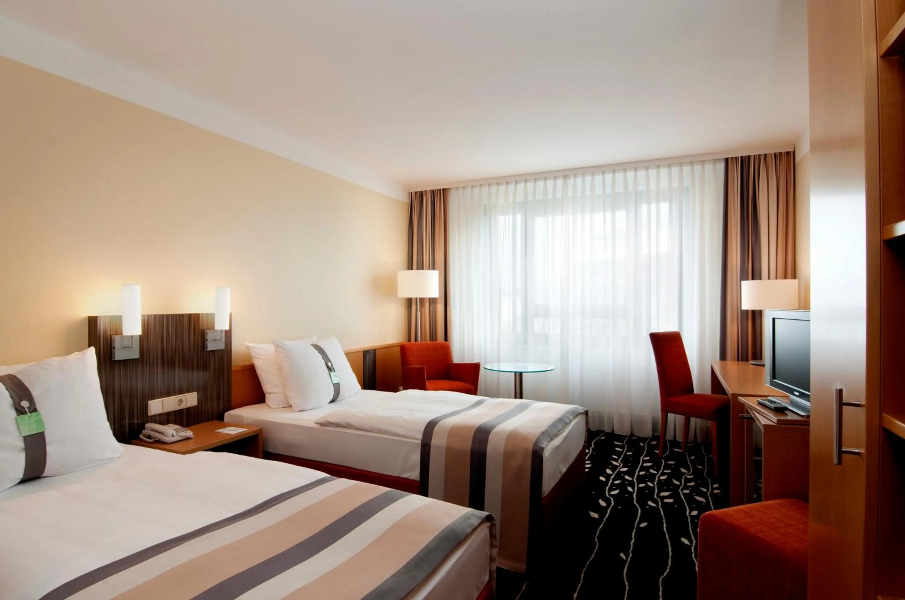 Photo of the whole room, Bed in Holiday Inn Stuttgart by IHG