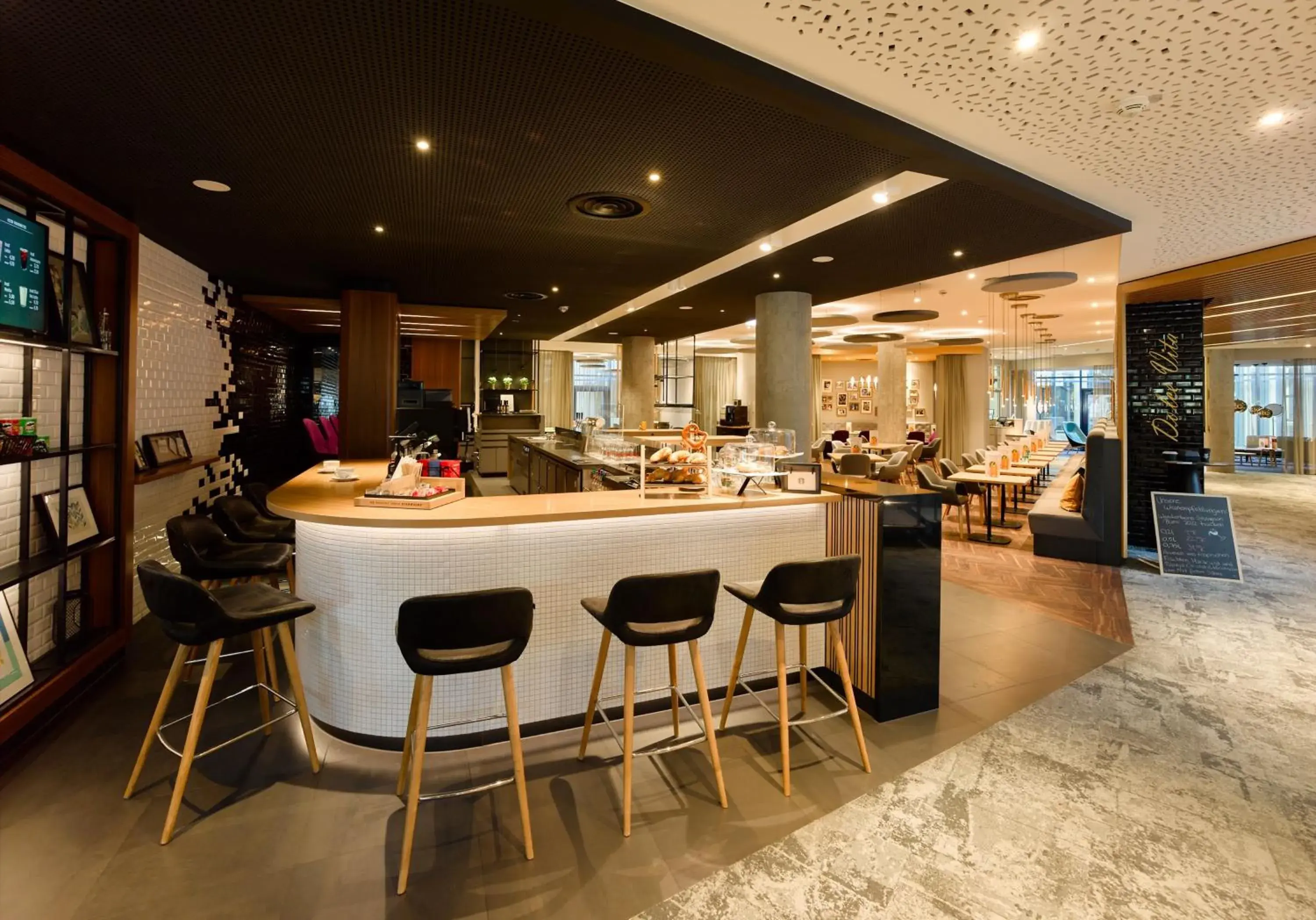 Restaurant/places to eat in Holiday Inn Stuttgart by IHG Restaurant/places to eat in Holiday Inn Stuttgart by IHG