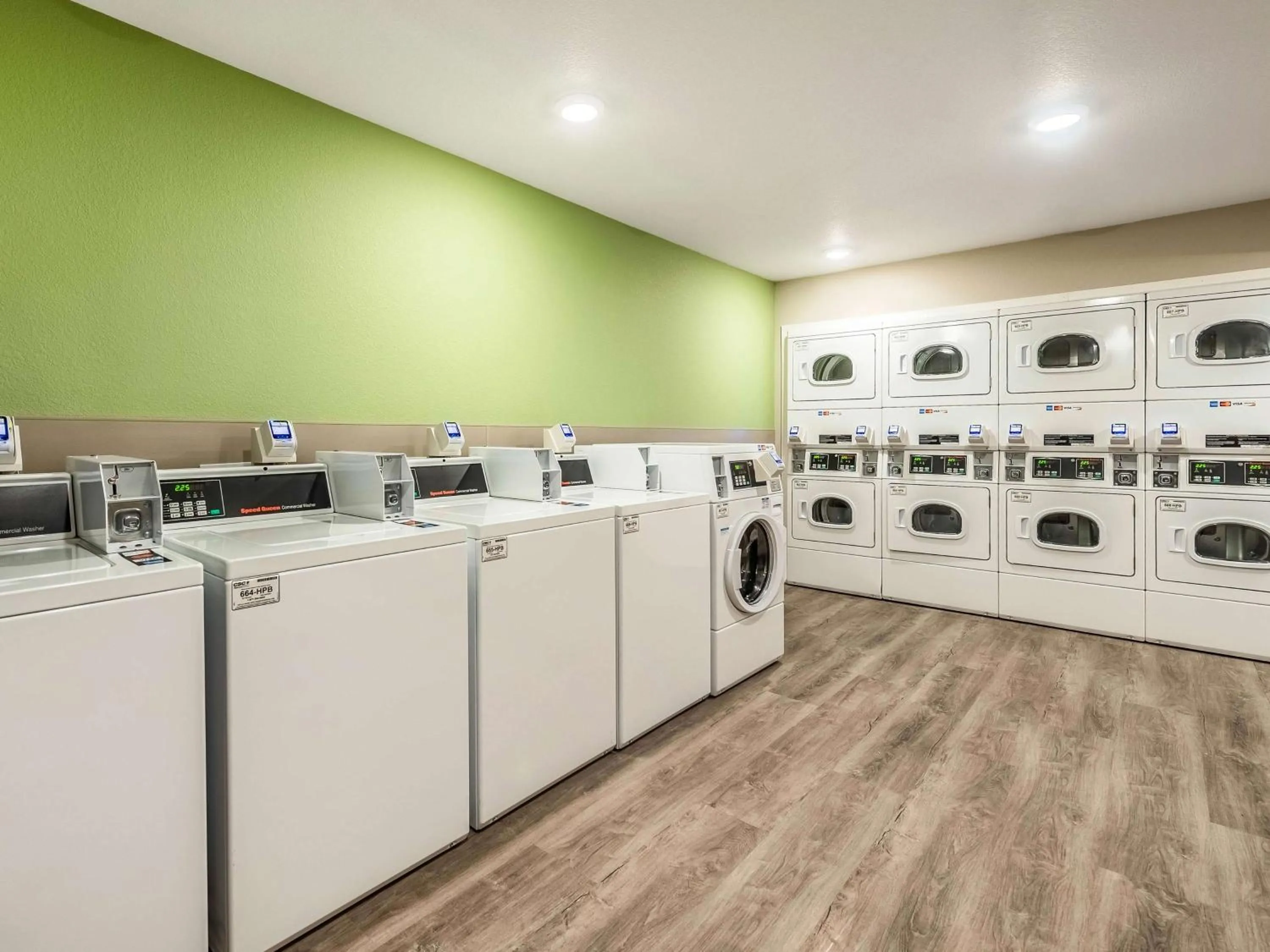 Property building in Extended Stay America Suites - Minneapolis - Airport - Mendota Heights