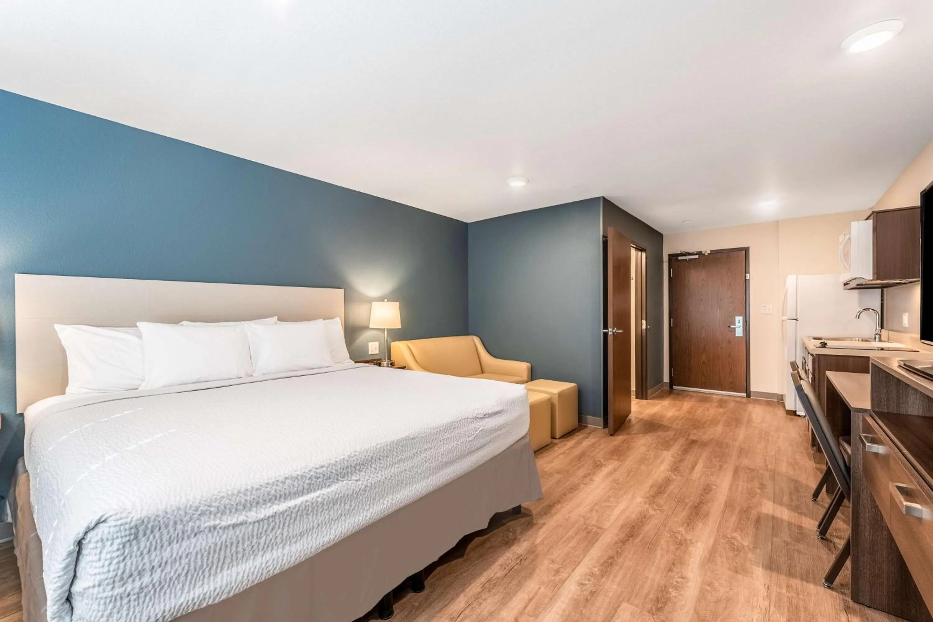 Bedroom, Bed in Extended Stay America Suites - Minneapolis - Airport - Mendota Heights