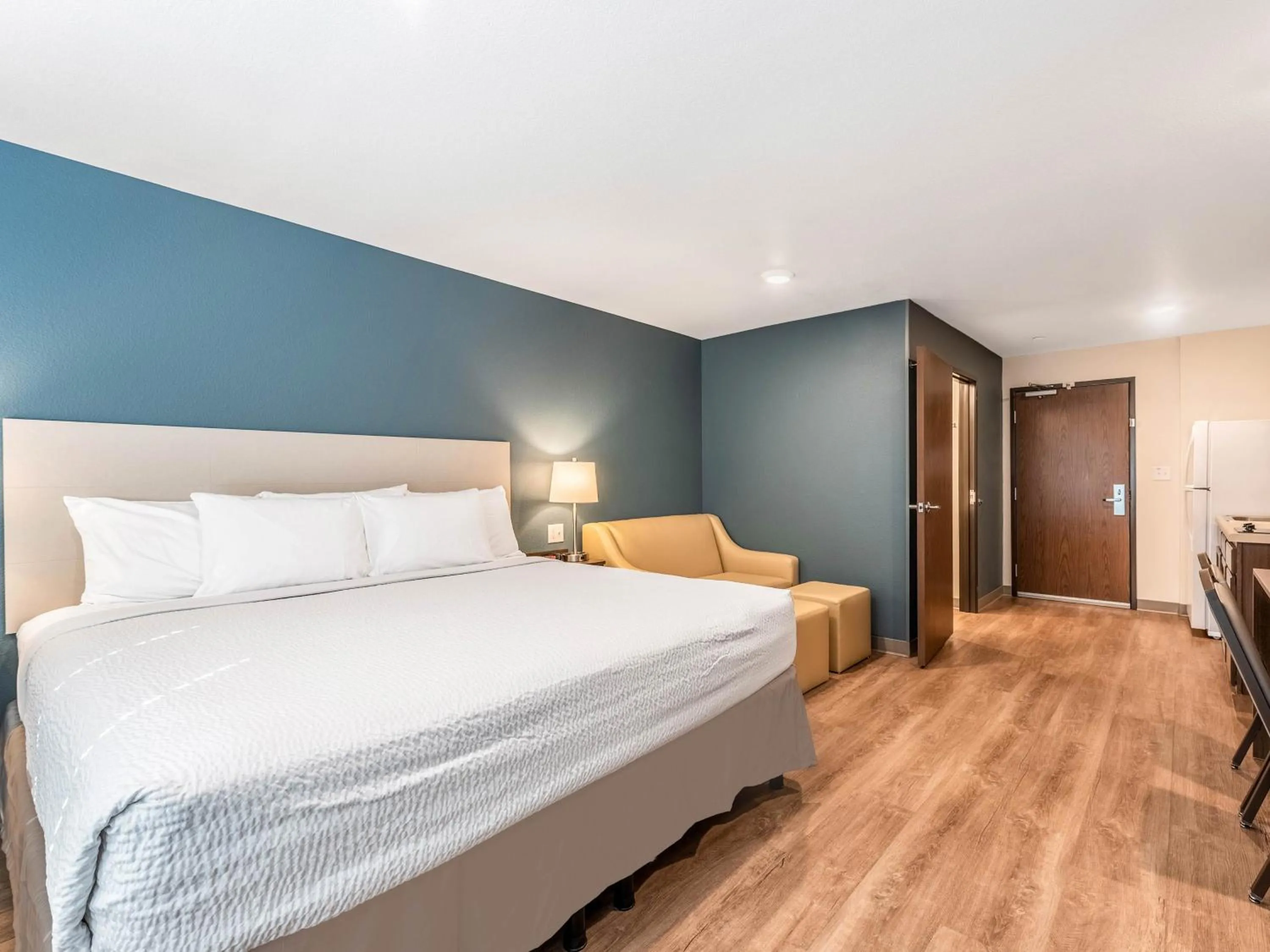 Bed in Extended Stay America Suites - Minneapolis - Airport - Mendota Heights