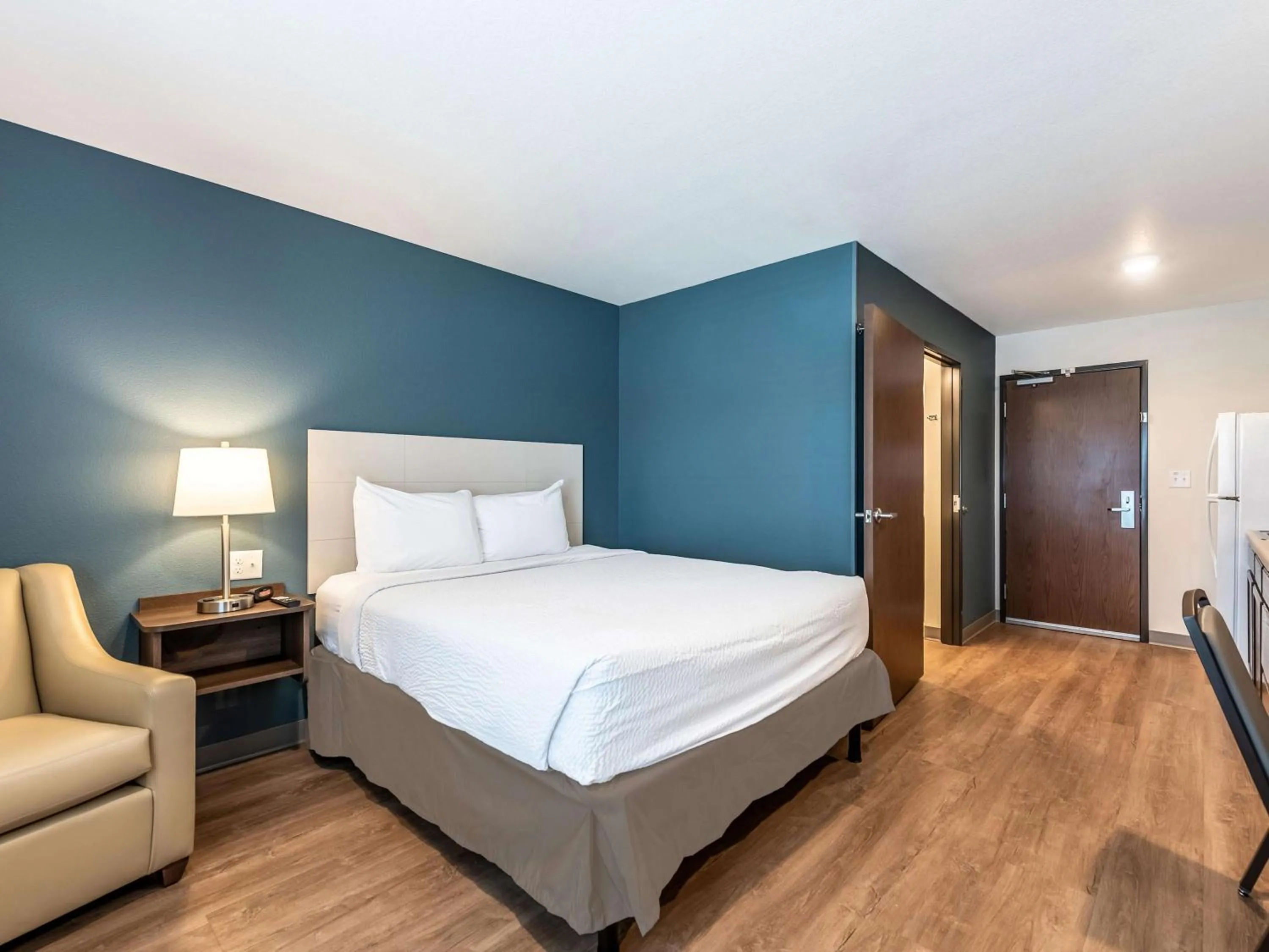 Bedroom, Bed in Extended Stay America Suites - Minneapolis - Airport - Mendota Heights
