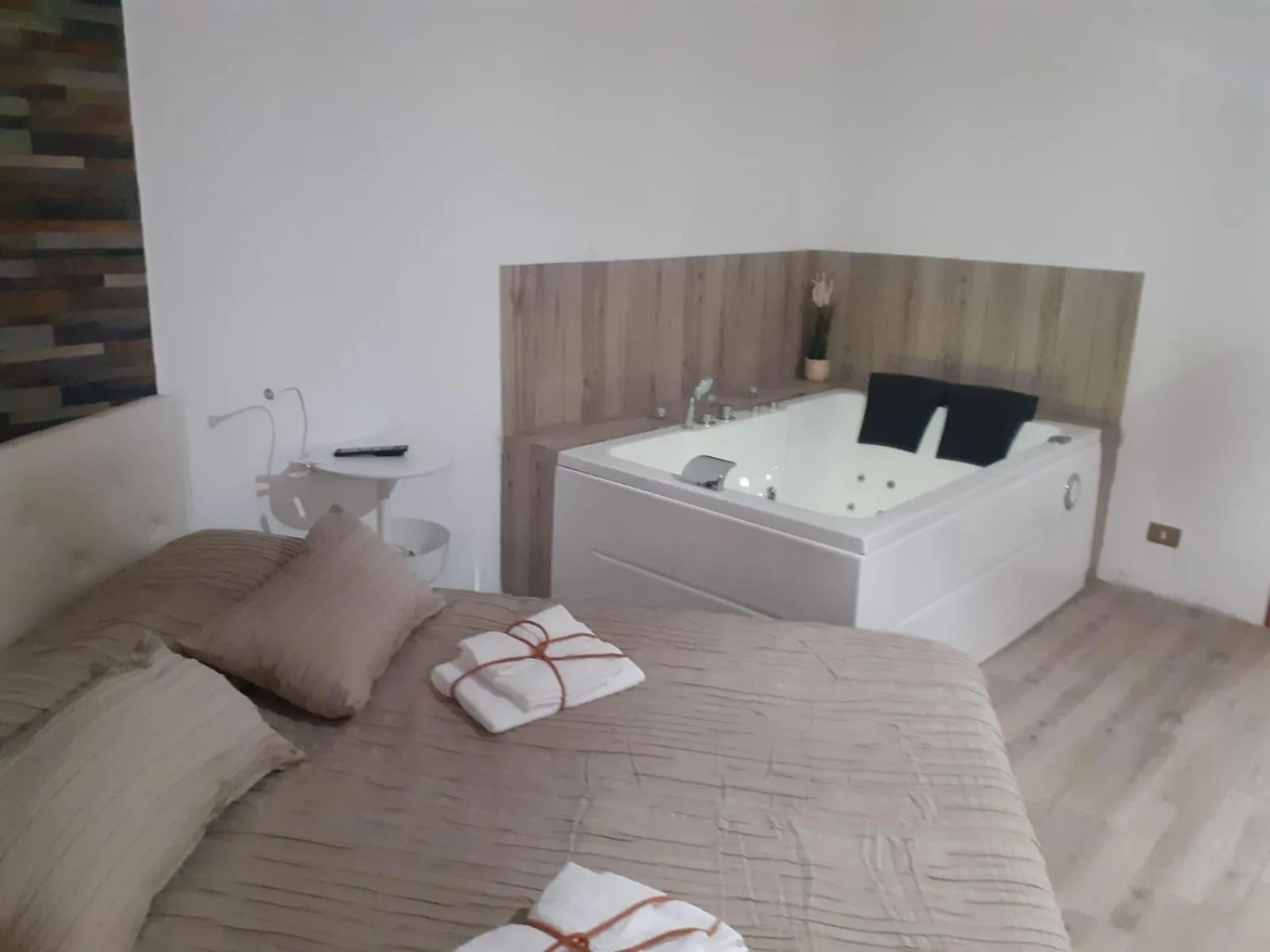 Hot Tub, Bed in Le tre meraviglie a 200 m dal mare