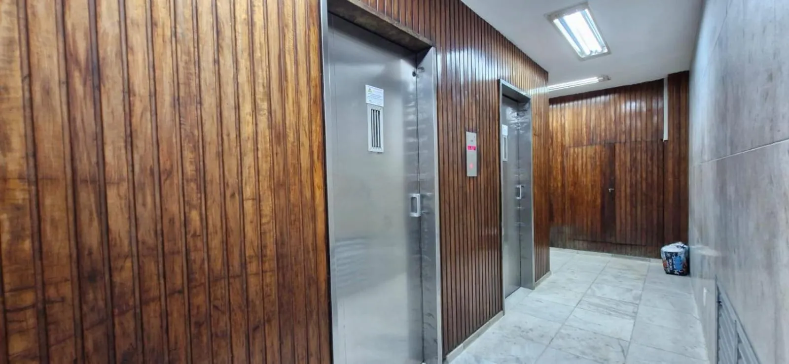 Property building in APARTAMENTO COPACABANA saleta, quarto grande com ar cond wi-fi a 2 qds da praia