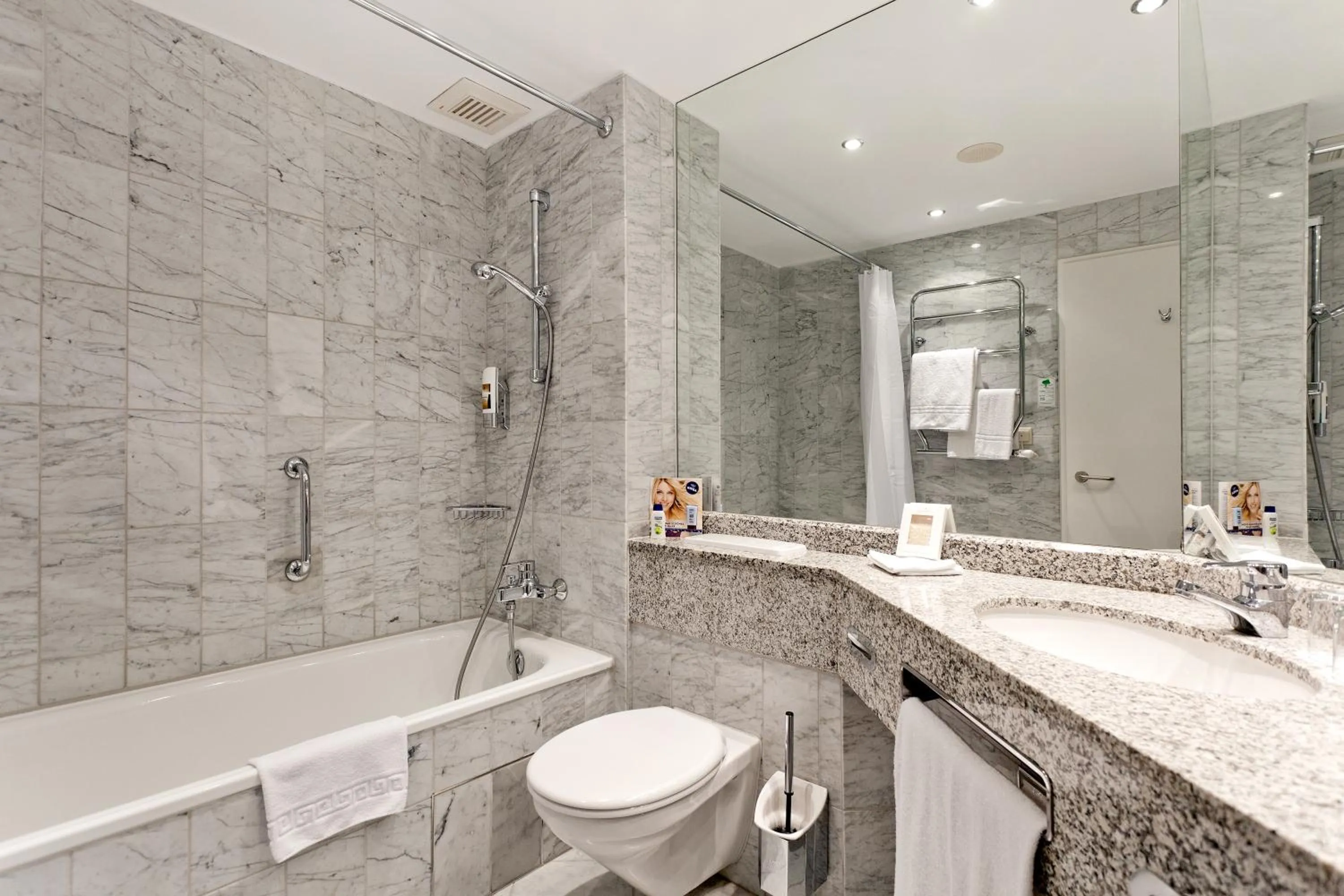 Toilet in Parkhotel Rügen