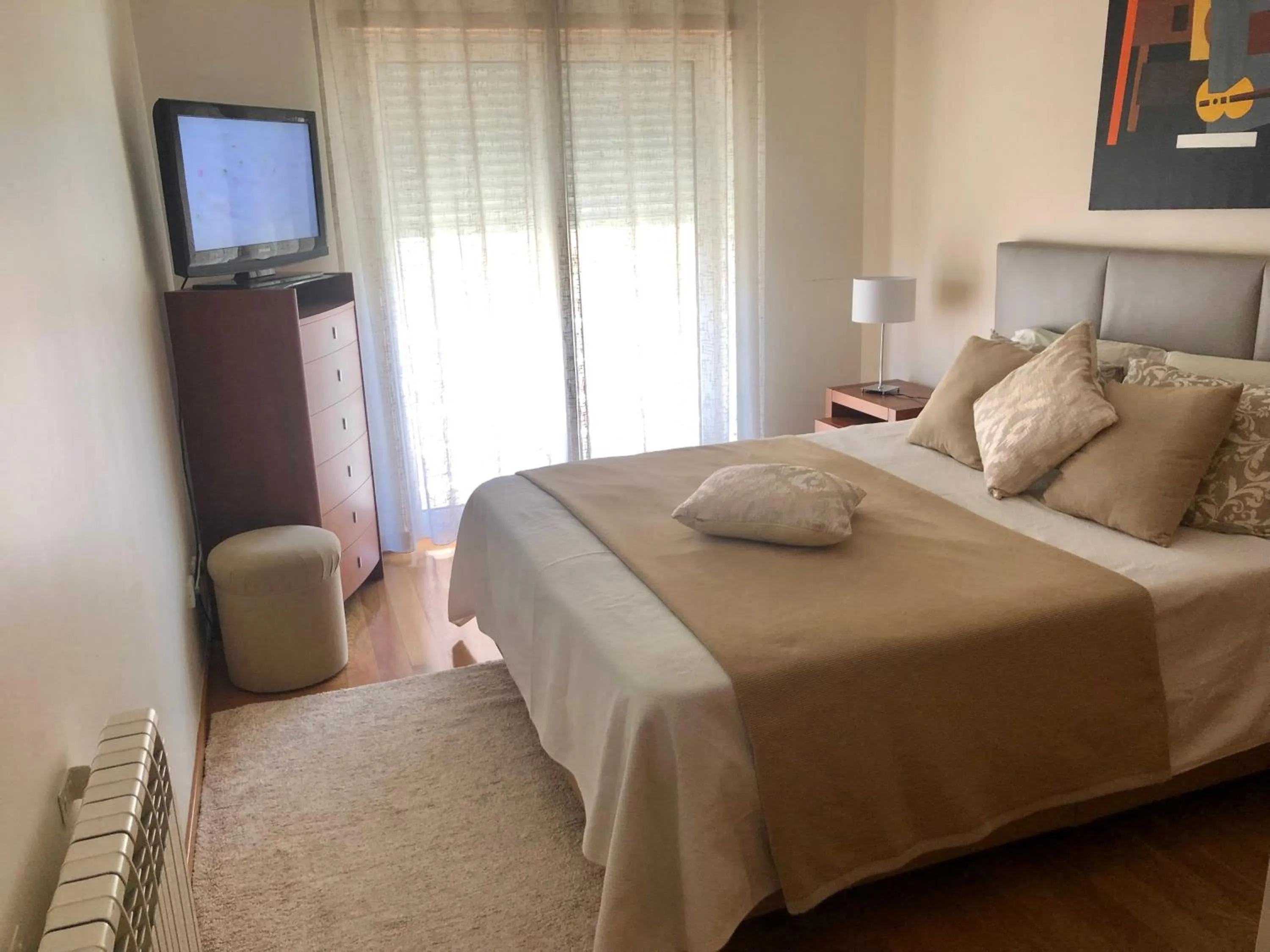 Photo of the whole room, Bed in Galerias 90