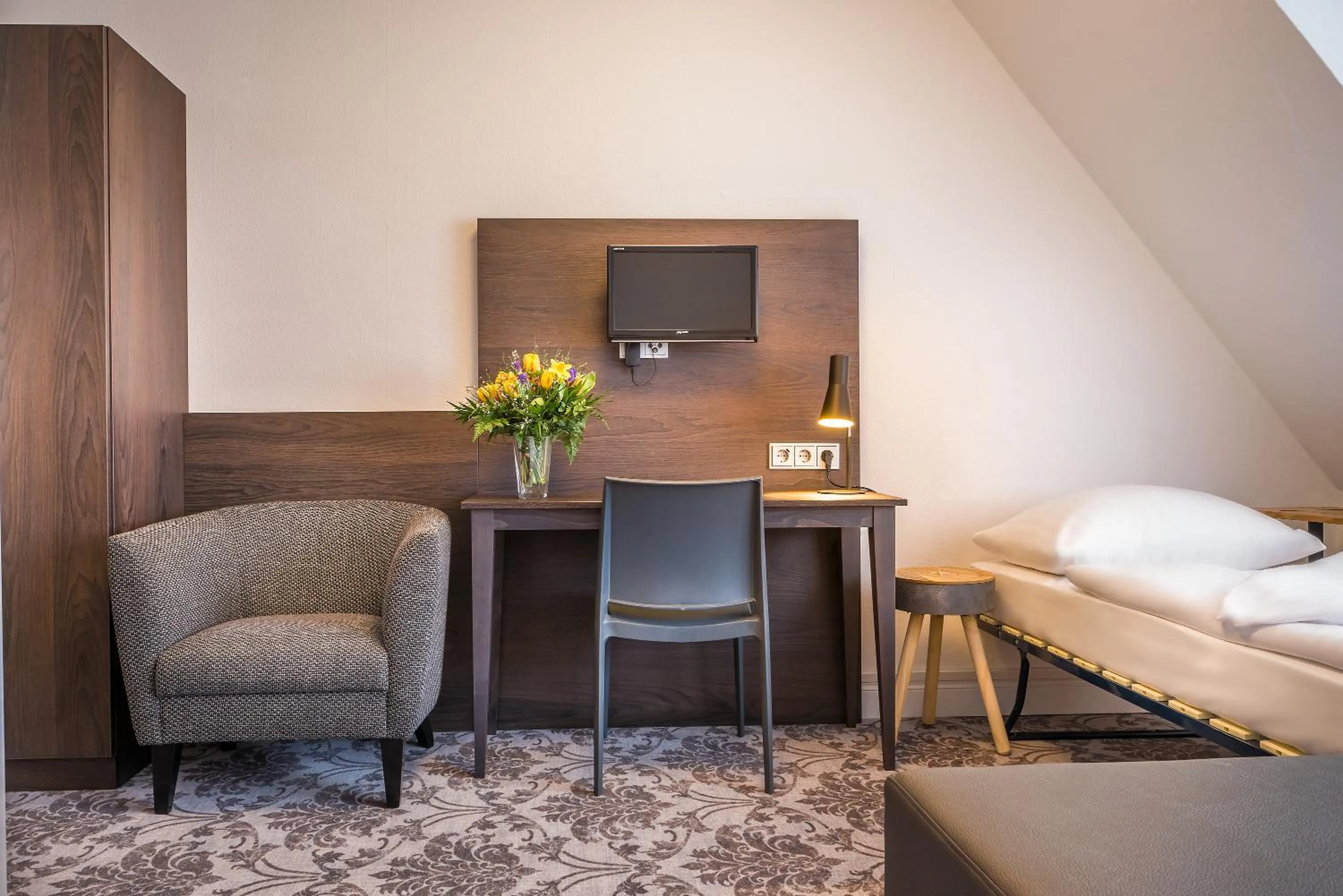 TV and multimedia, Bed in Signature Hotel Astoria