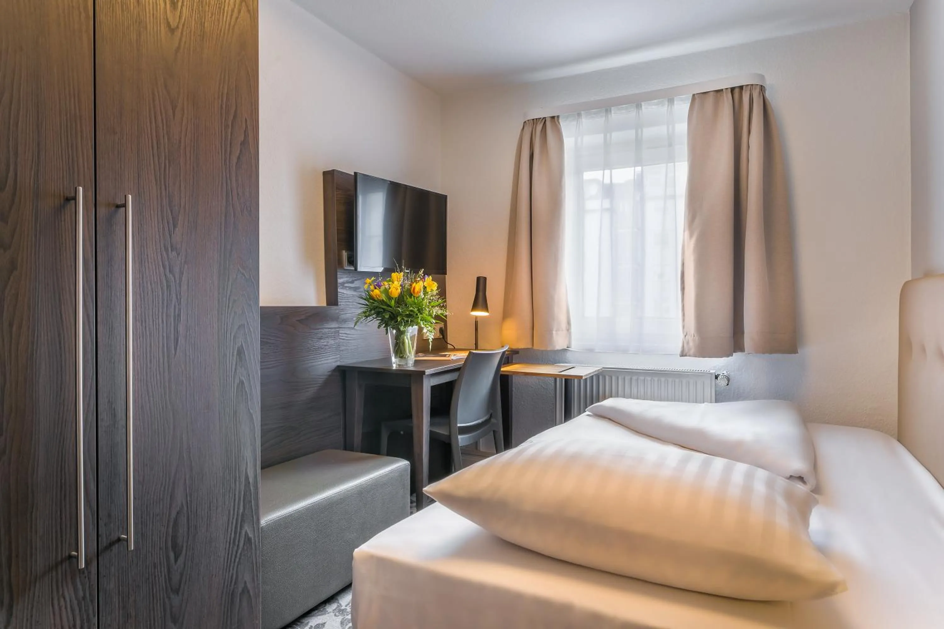 Photo of the whole room, Bed in Signature Hotel Astoria