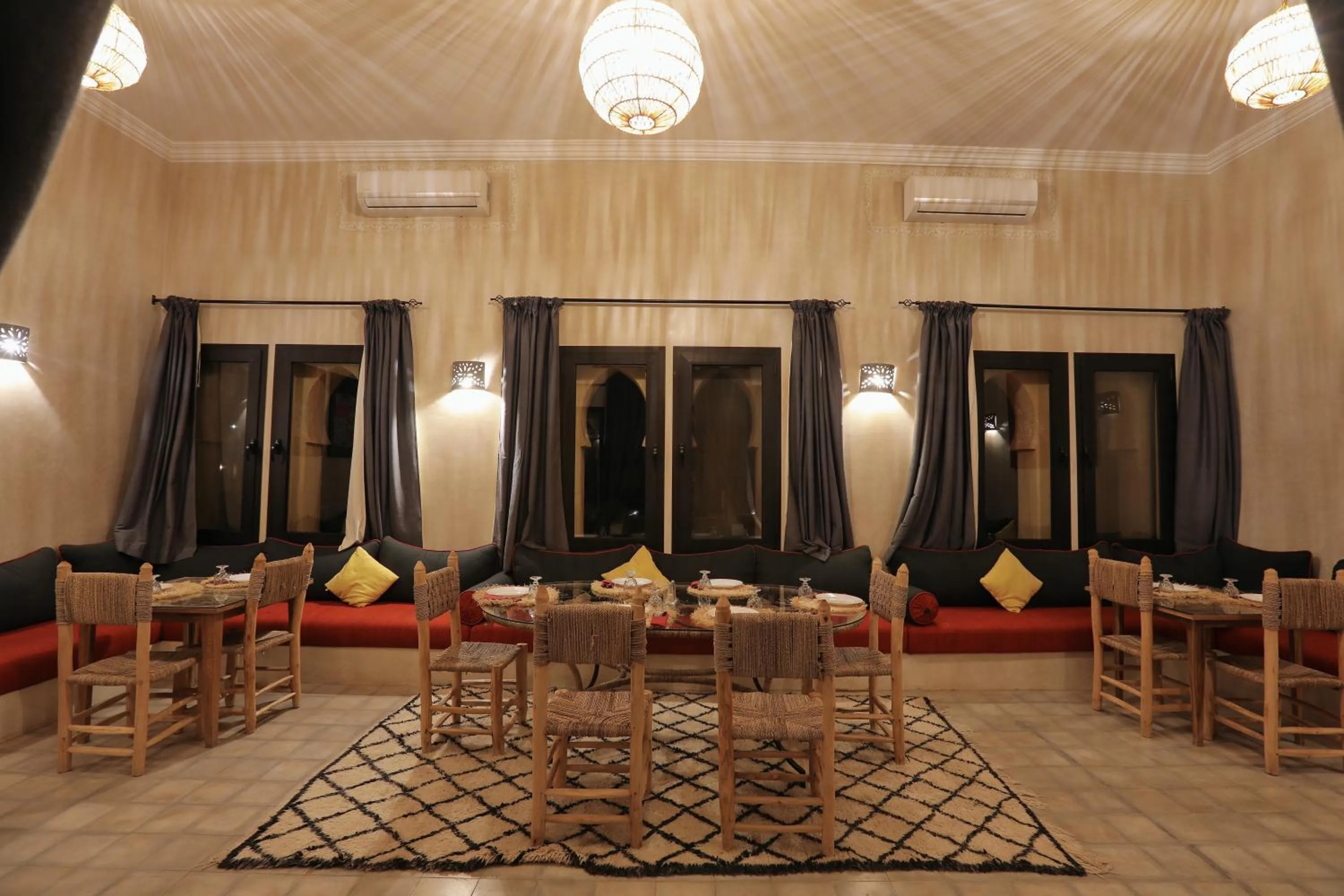 Restaurant/places to eat in Atlas Widan