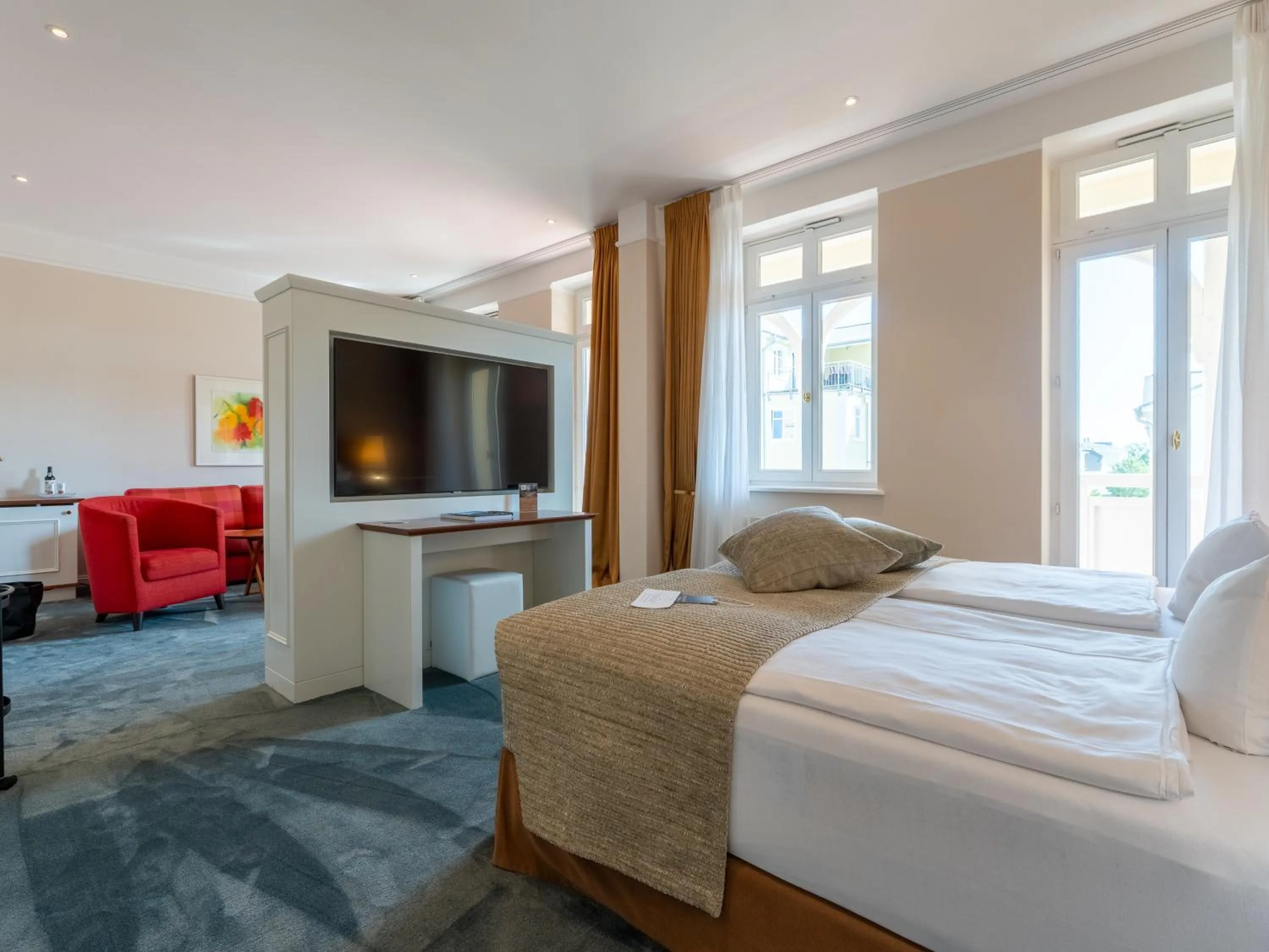 Photo of the whole room, Bed in ROEWERS Privathotel & Spa