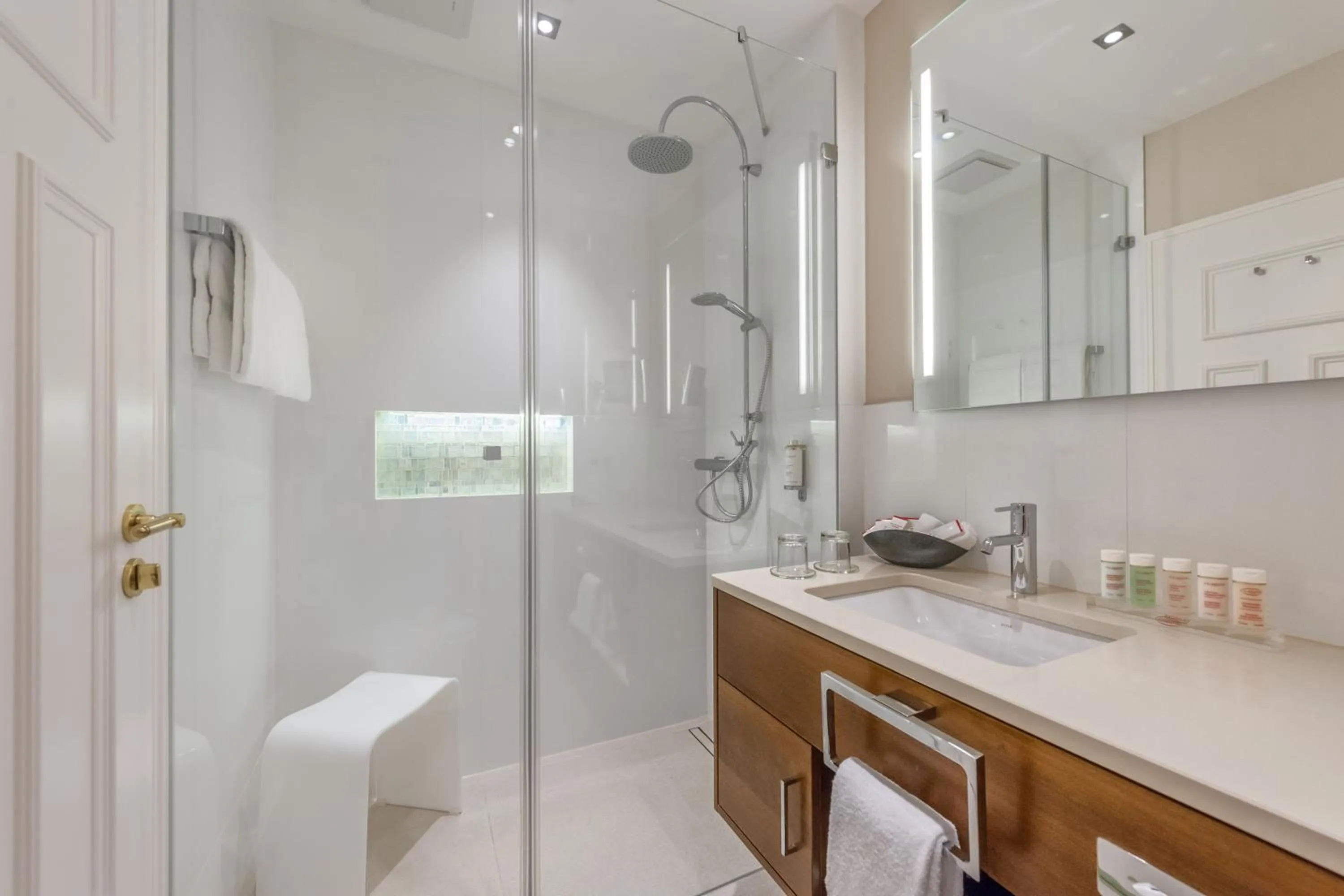 Shower in ROEWERS Privathotel & Spa