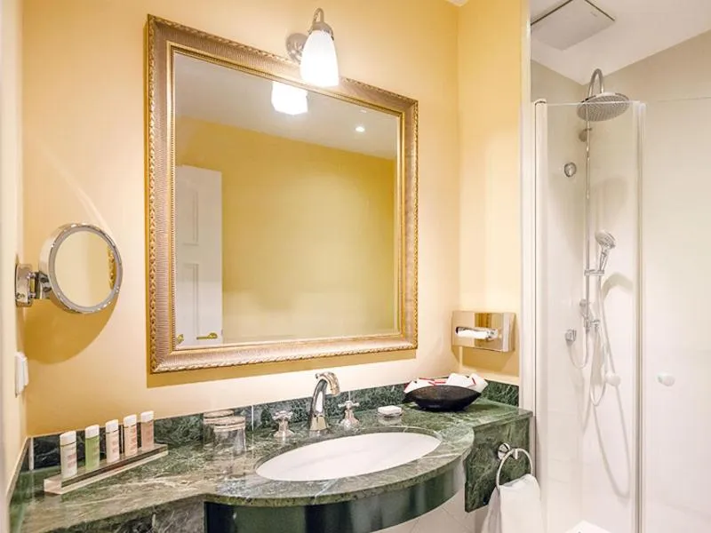 Bathroom in ROEWERS Privathotel & Spa