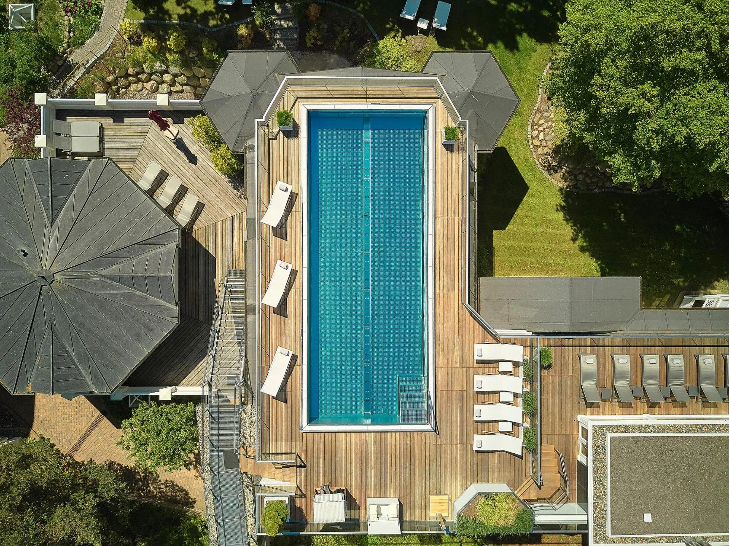 Swimming pool in ROEWERS Privathotel & Spa