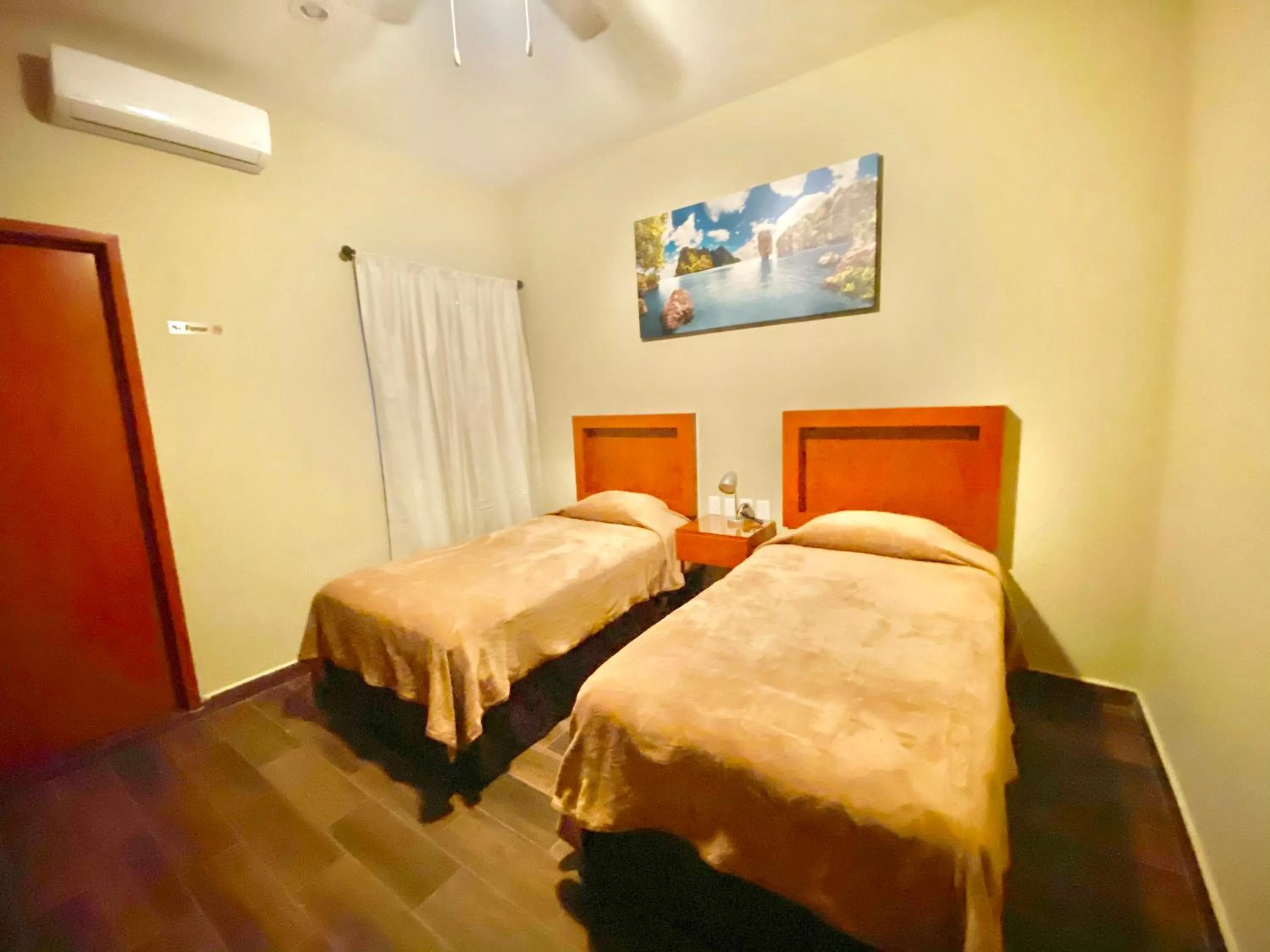 Bedroom, Bed in La Lola Hotel & Suites