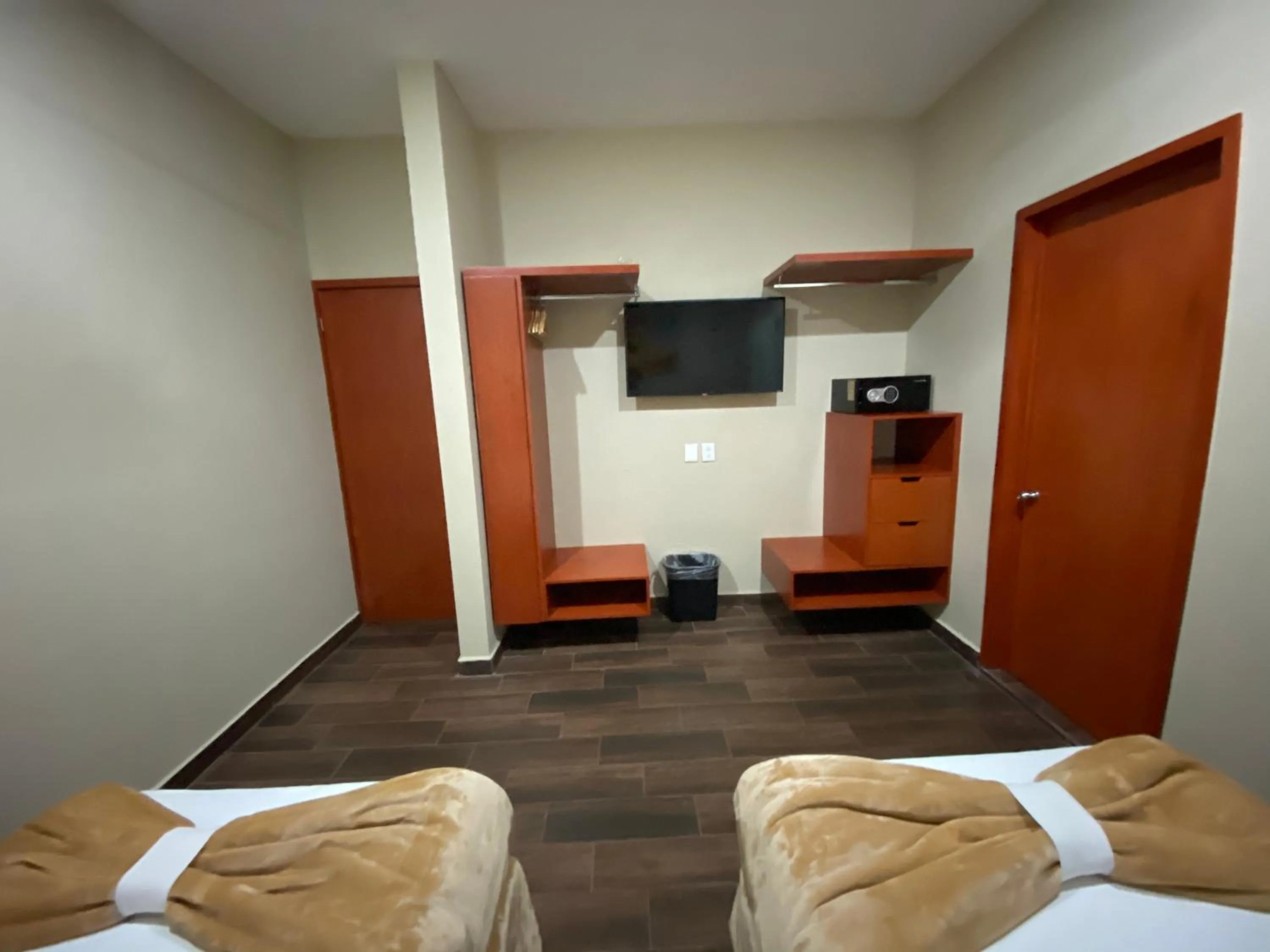 Bedroom, Bed in La Lola Hotel & Suites