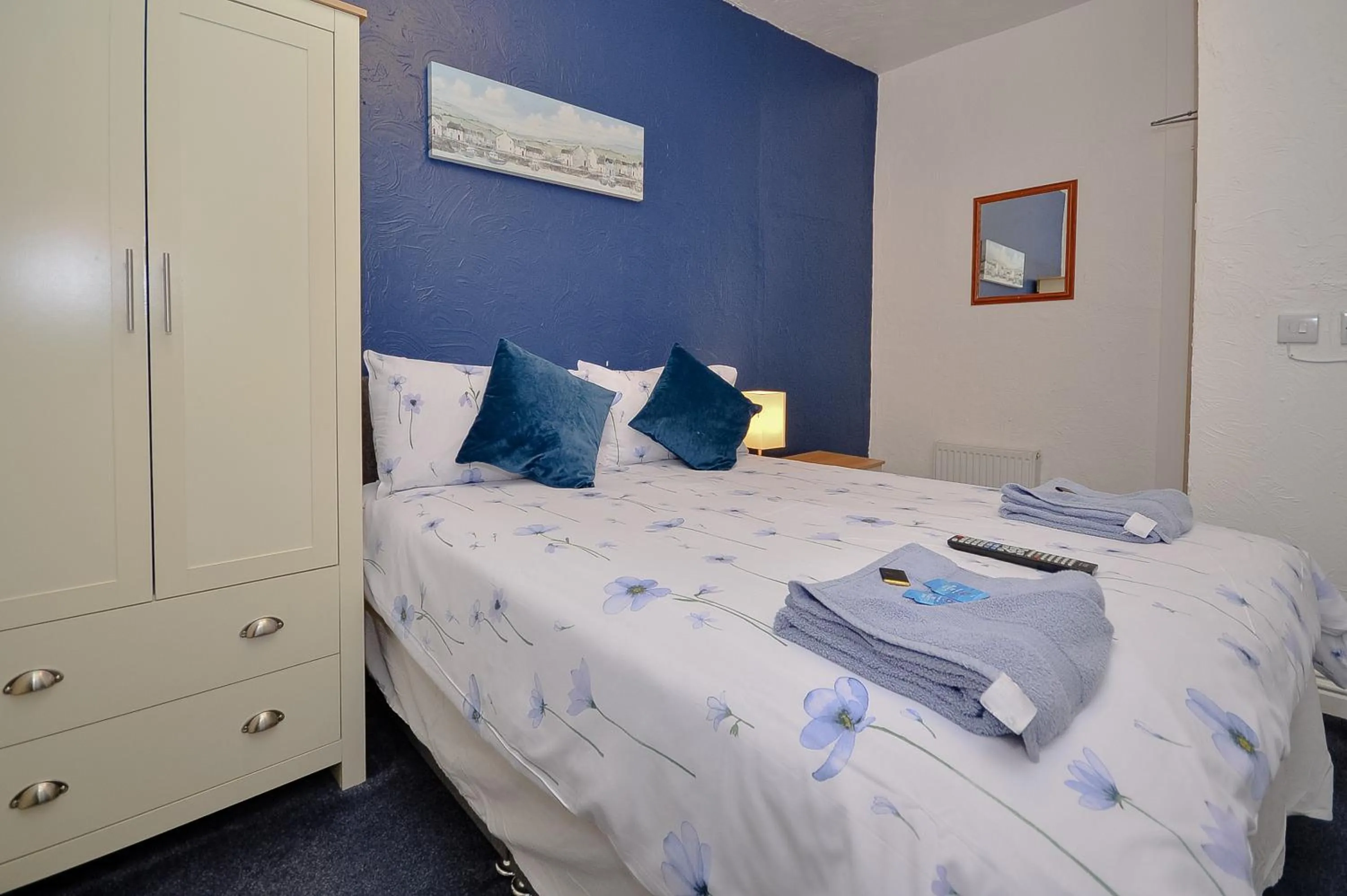 Bedroom, Bed in The Ferndale Hotel