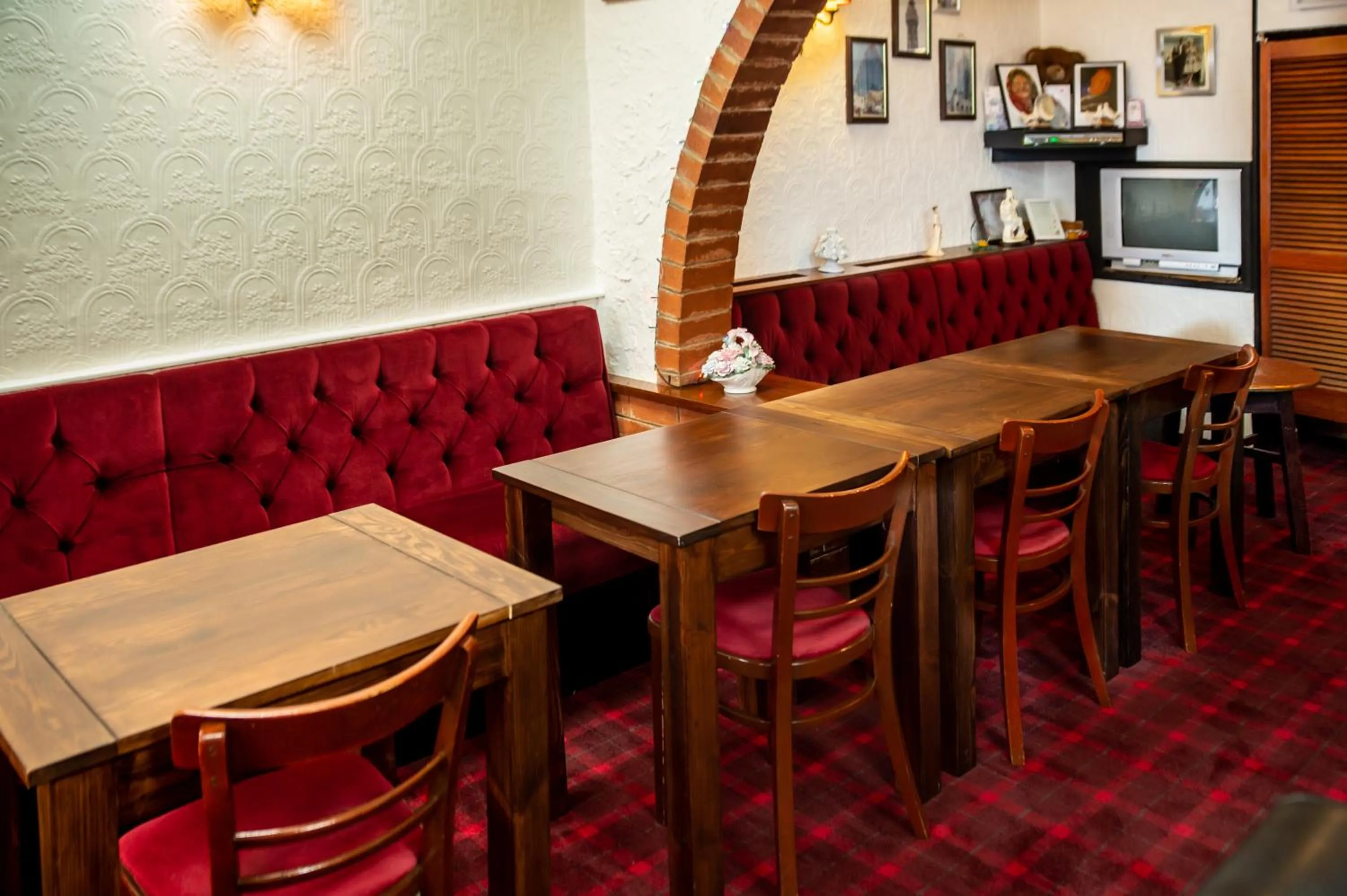 Lounge or bar in The Ferndale Hotel