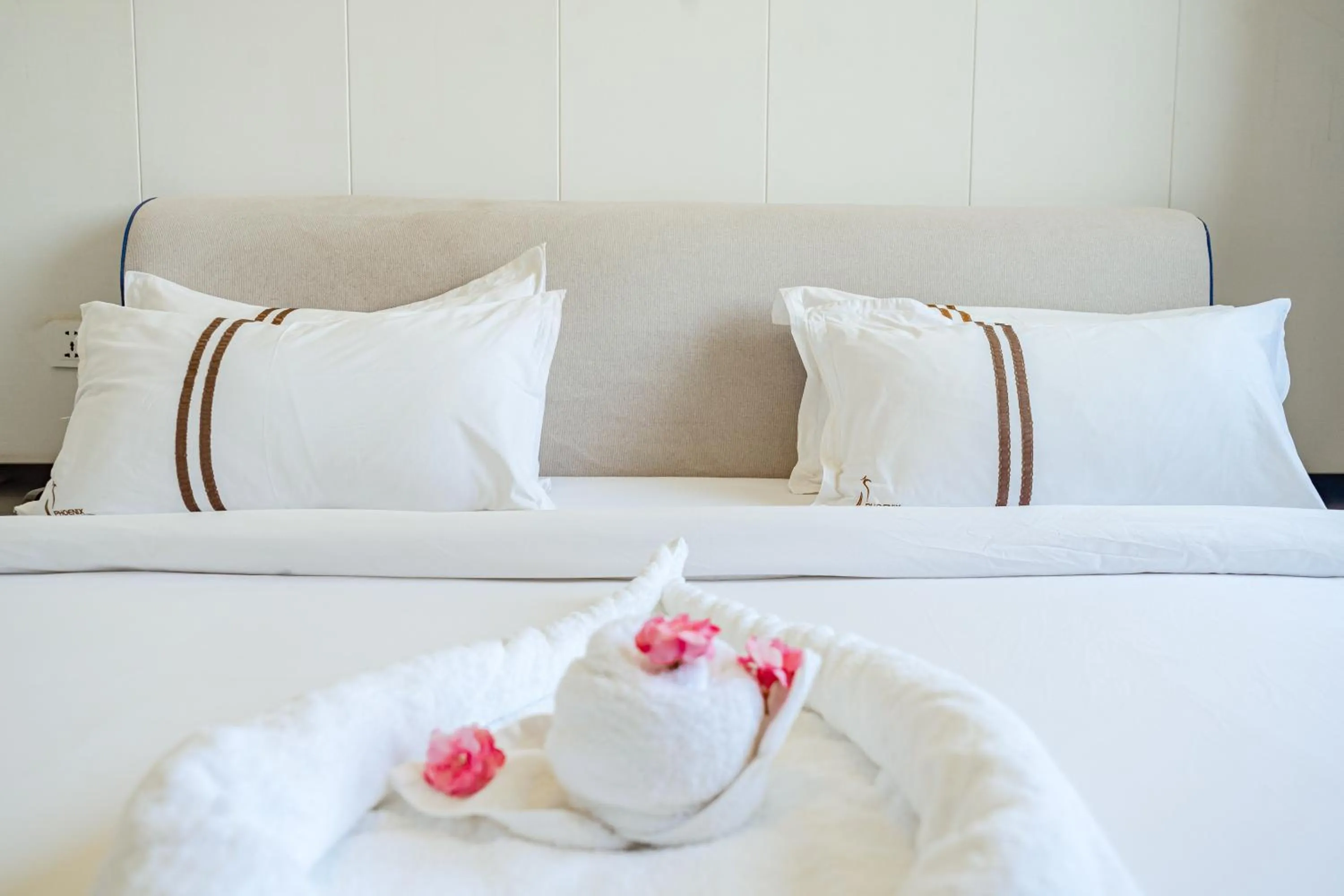 Bed in Phoenix Apartment by LINK