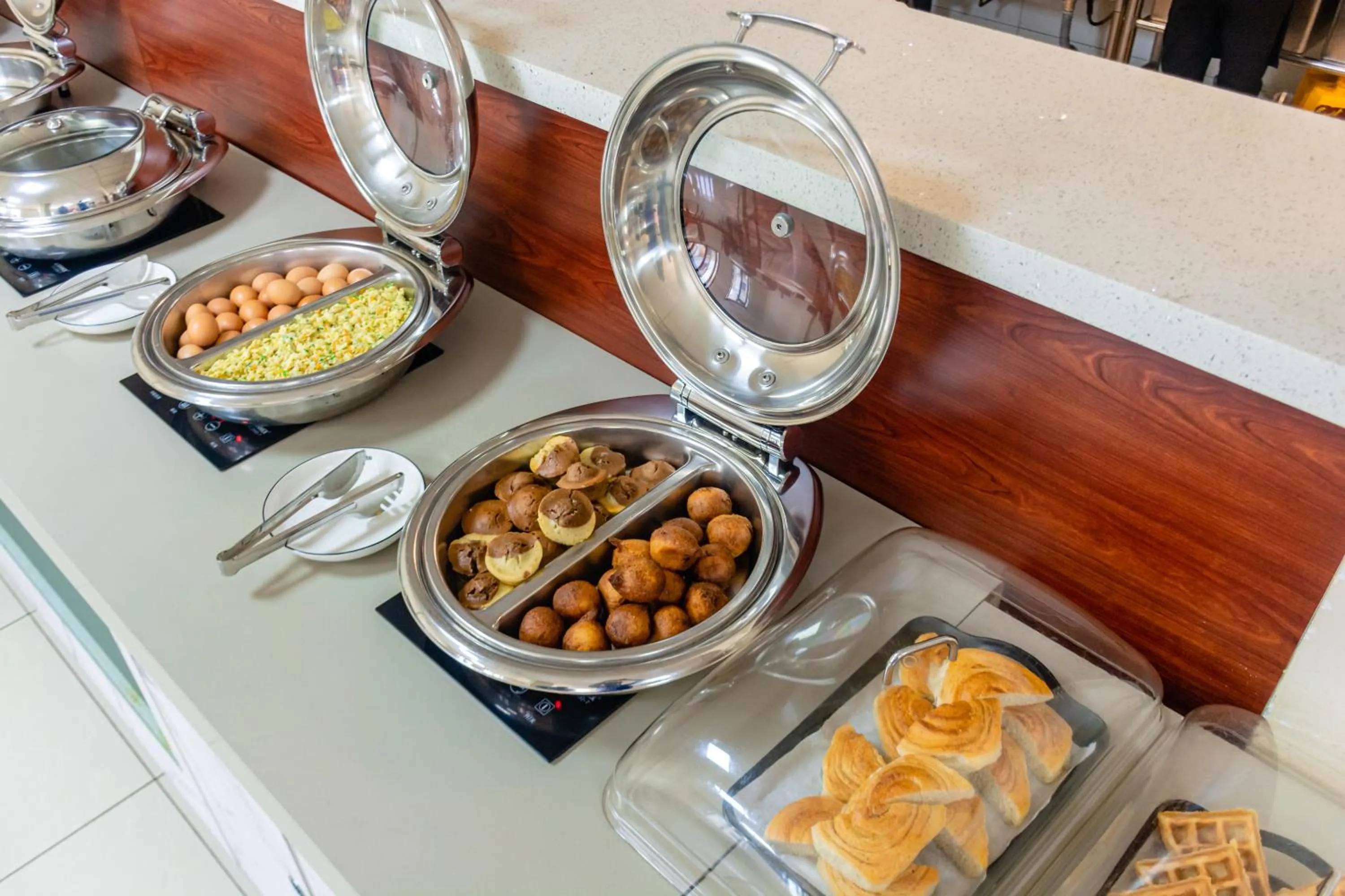 Breakfast in Phoenix Apartment by LINK