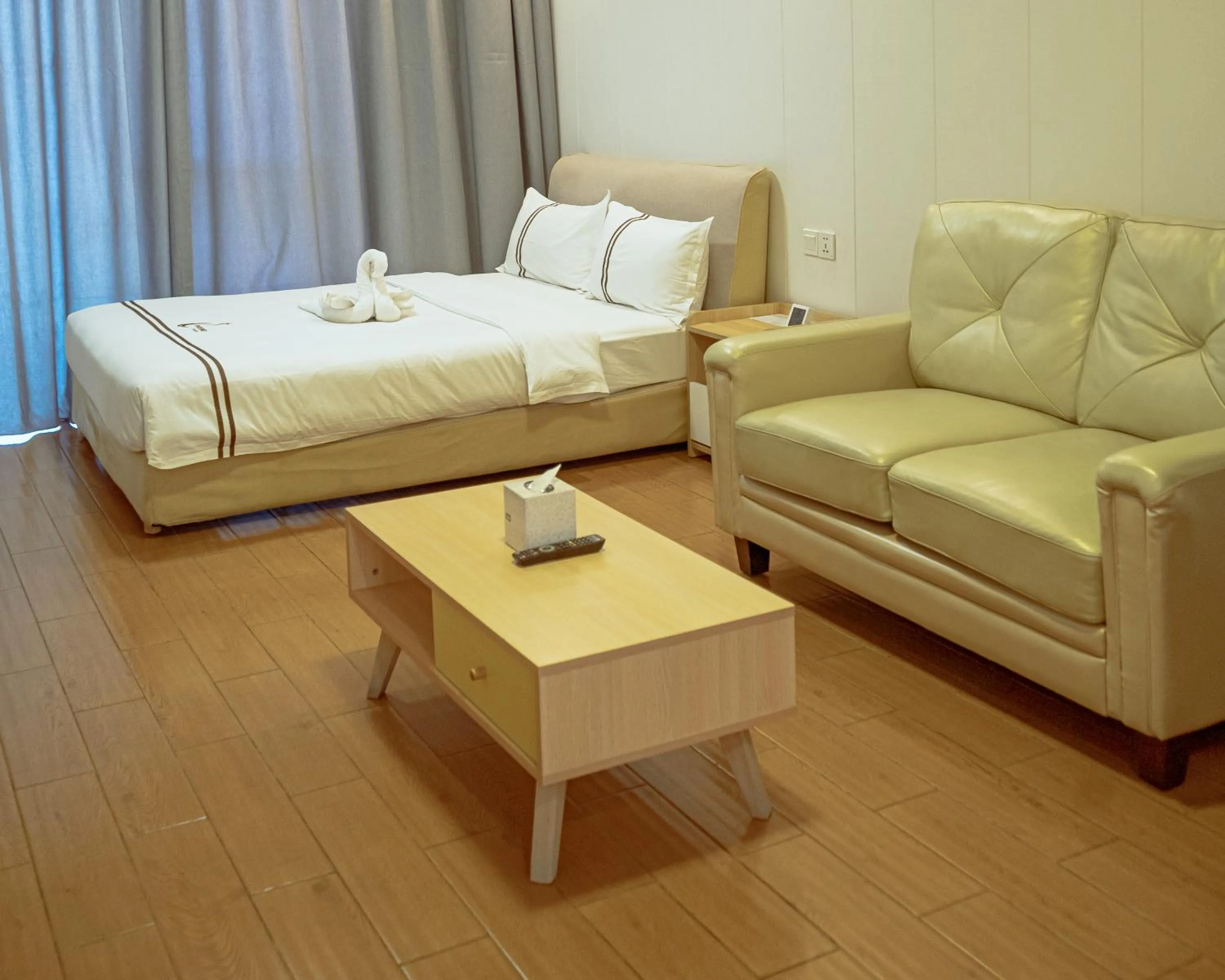 Bed in Phoenix Apartment by LINK