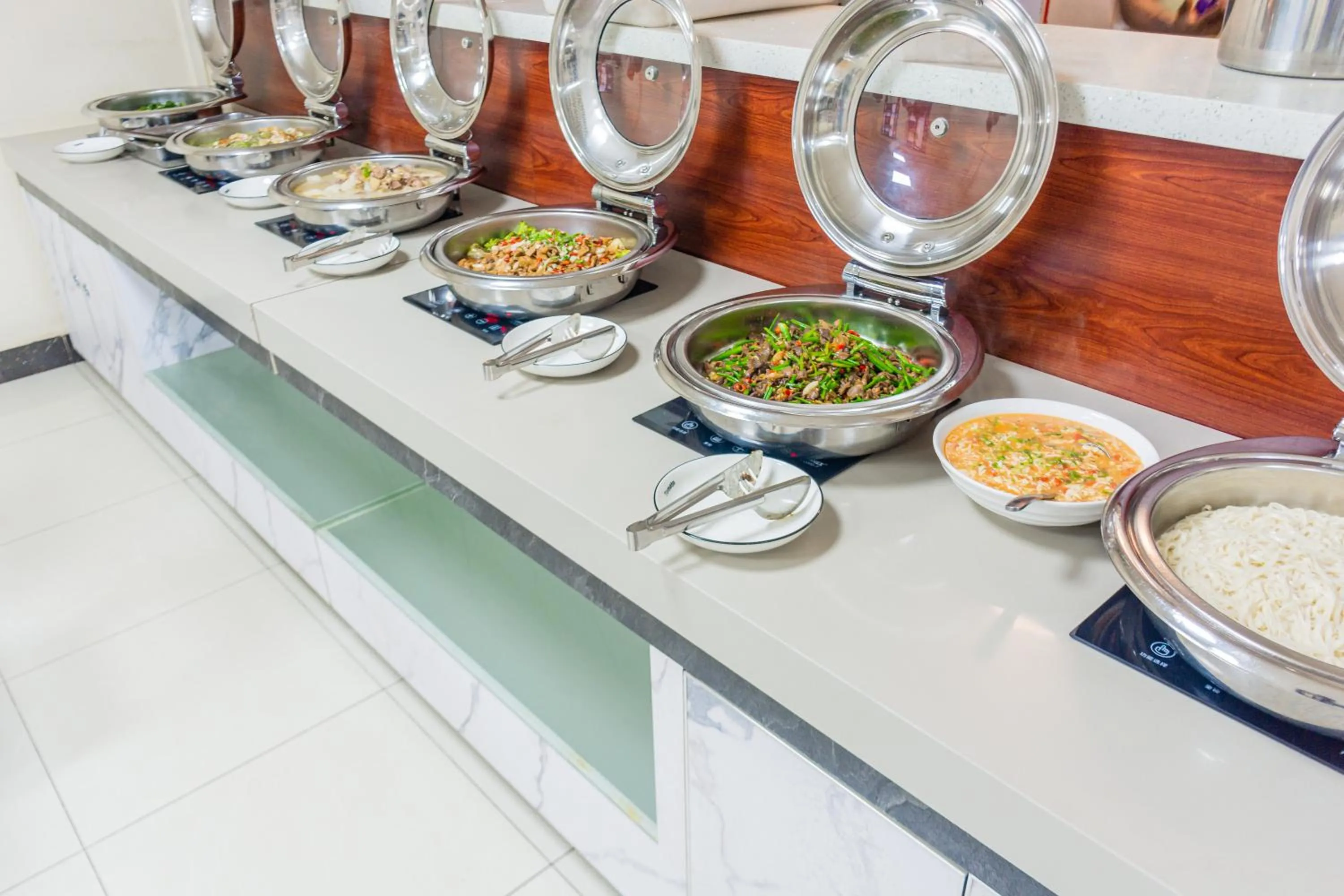 Lunch in Phoenix Apartment by LINK