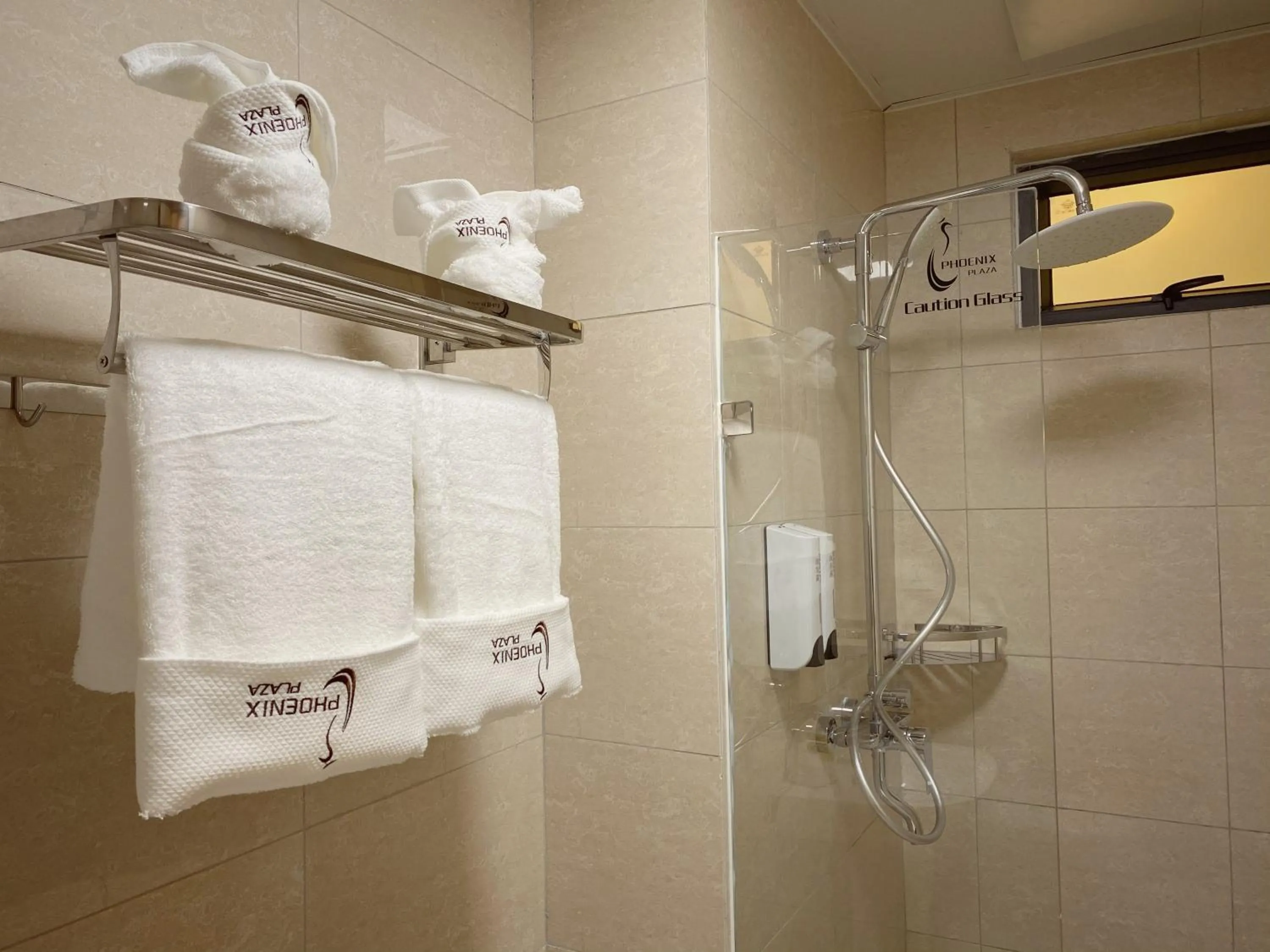 Bathroom in Phoenix Apartment by LINK