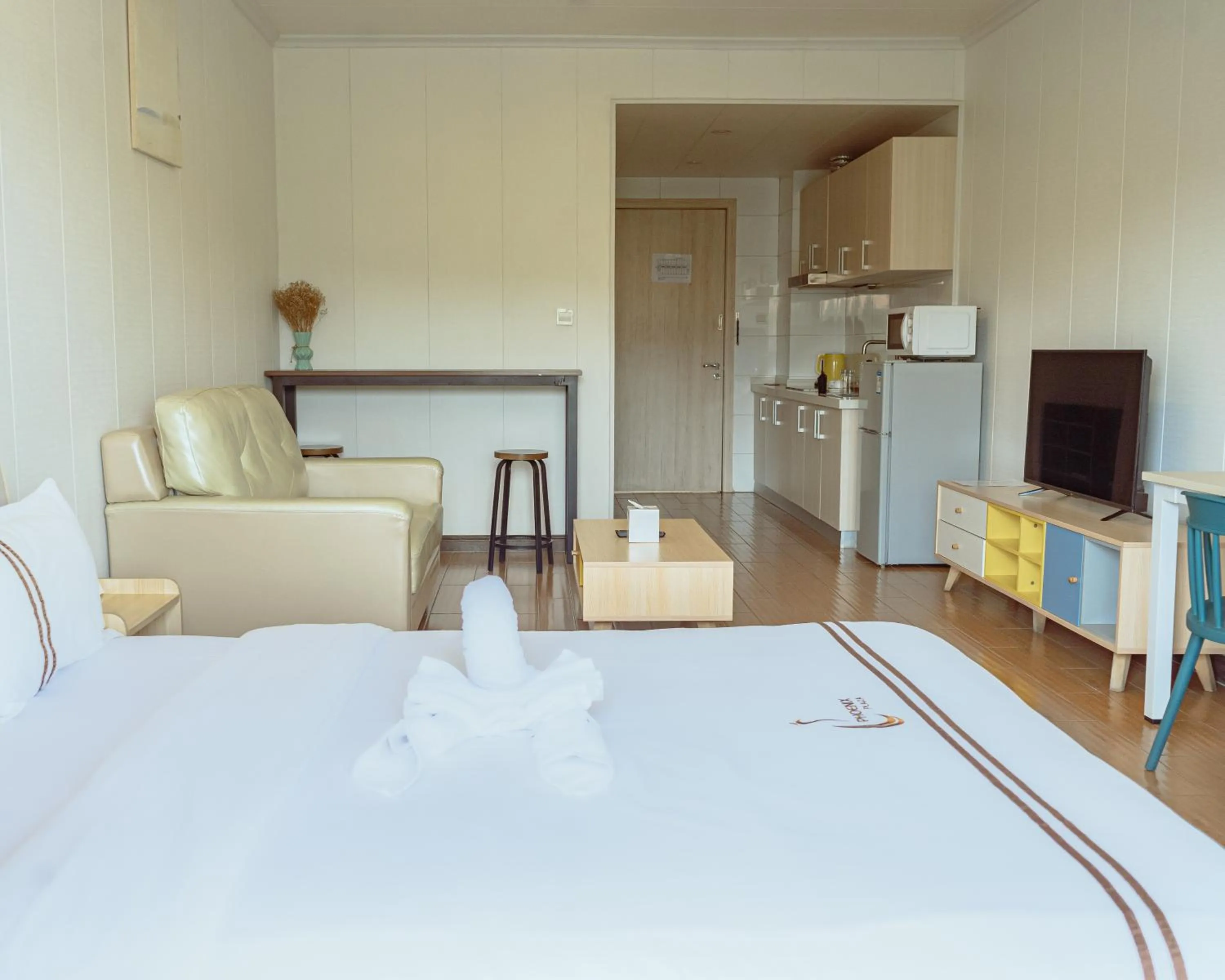 Bed in Phoenix Apartment by LINK