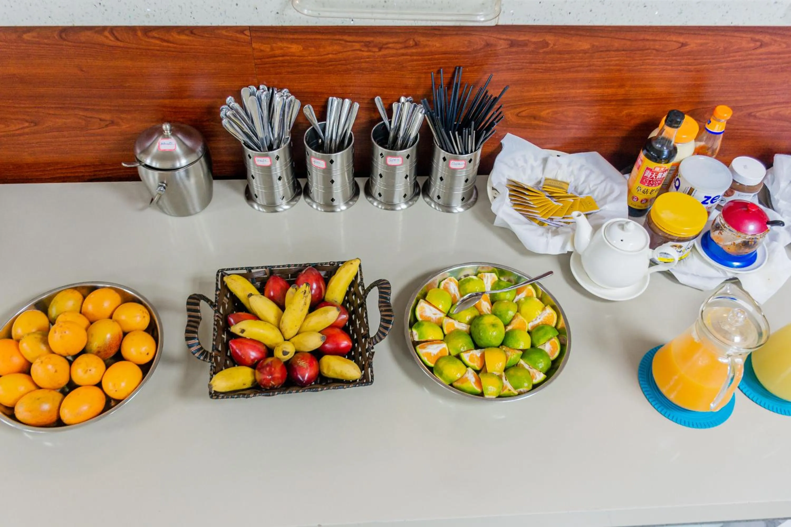 Lunch in Phoenix Apartment by LINK