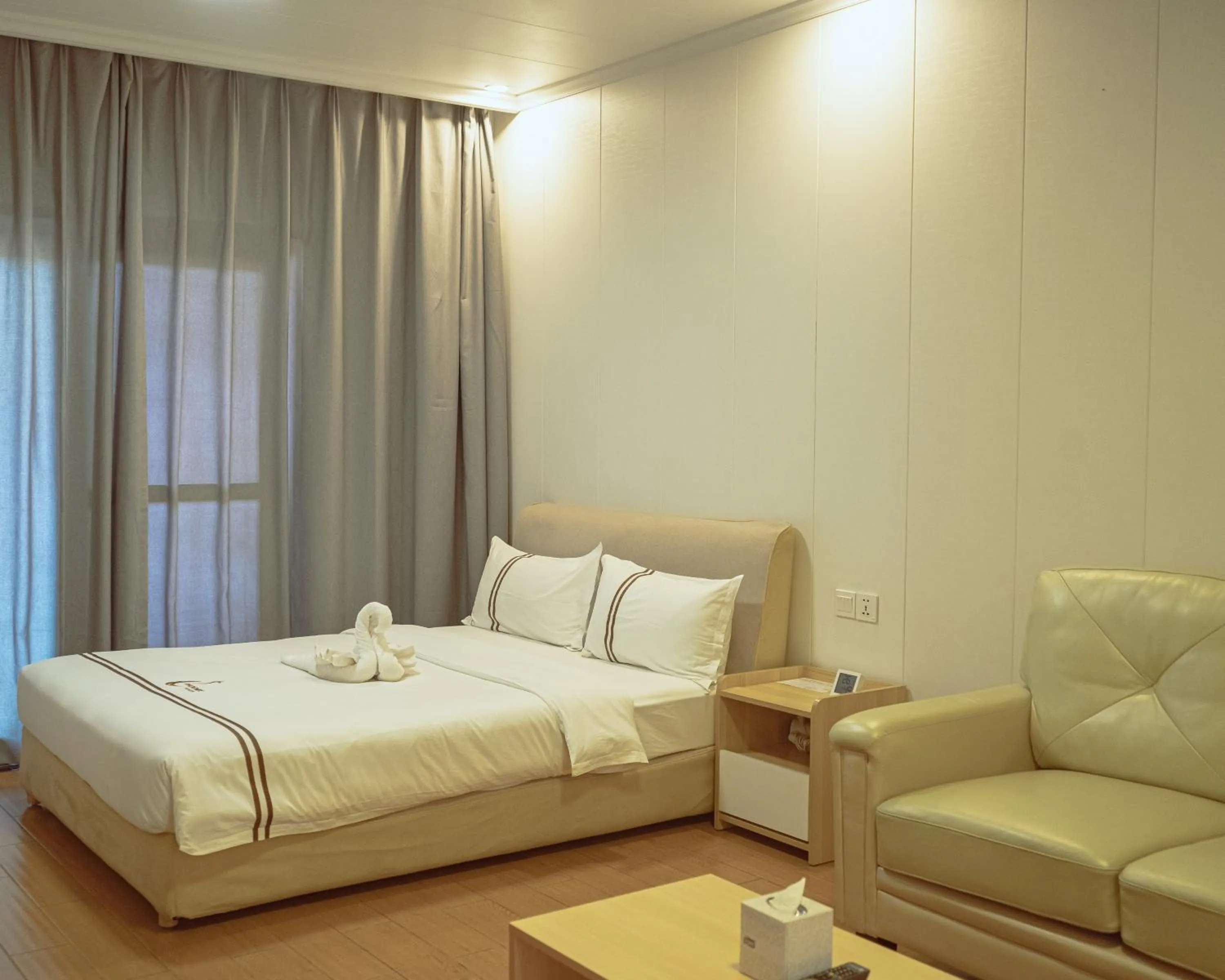 Living room, Bed in Phoenix Apartment by LINK