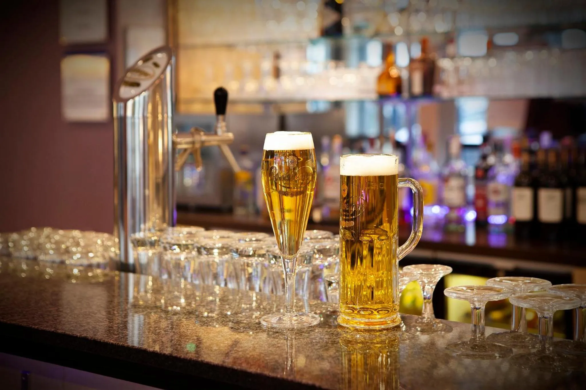 Lounge or bar in Holiday Inn Express Berlin City Centre by IHG